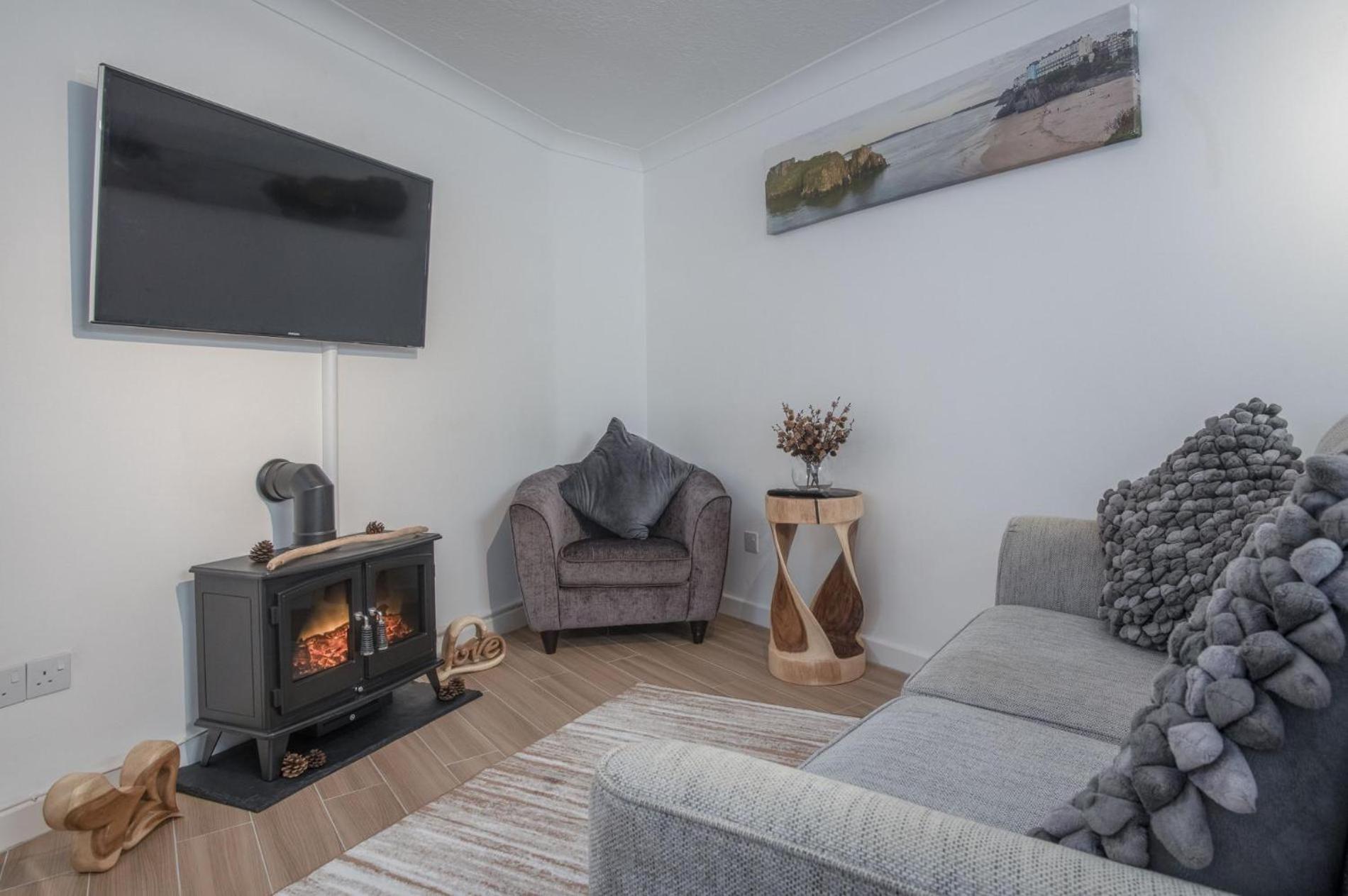 Castle Cove - 1 Bedroom Apartment - Tenby view 2