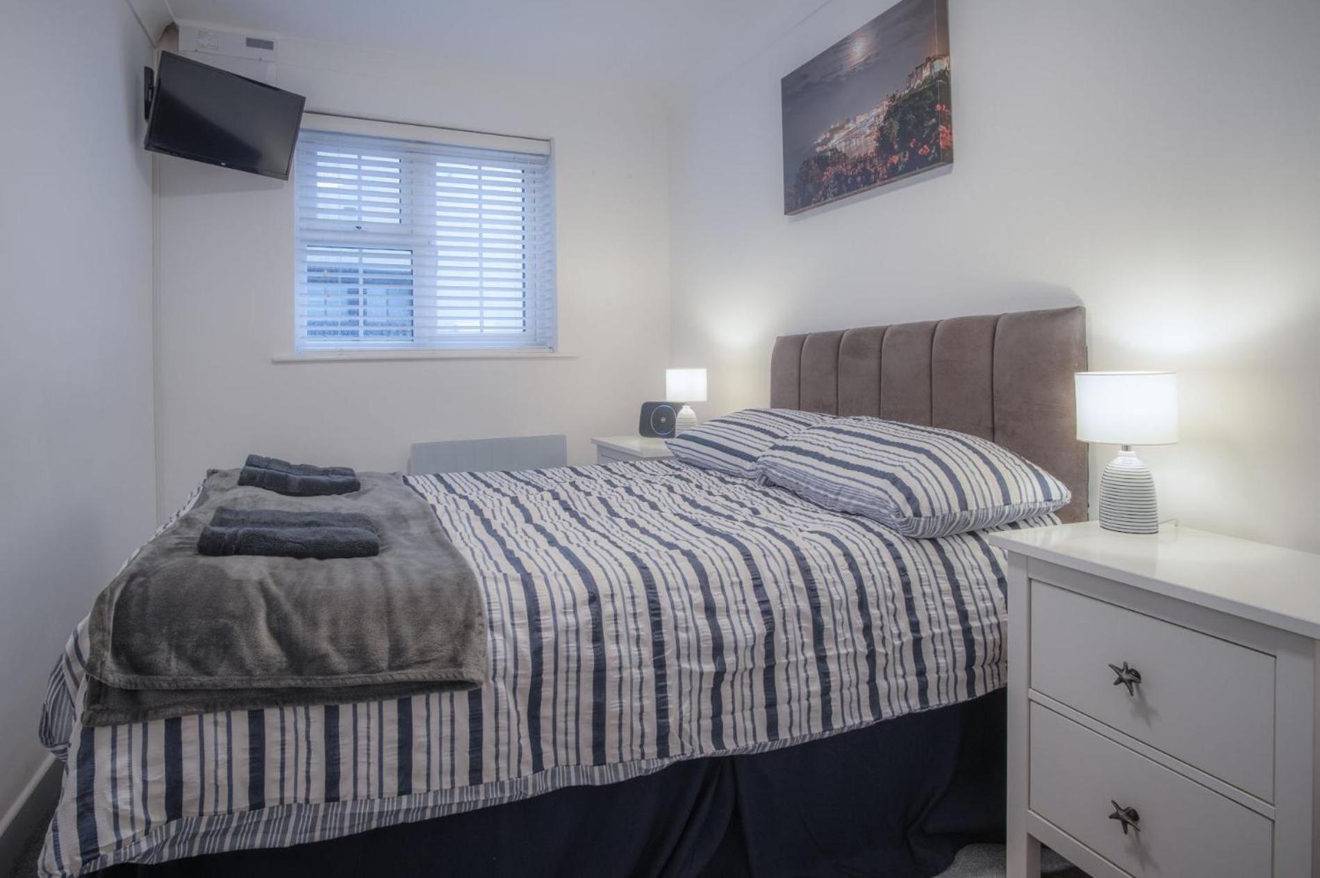 Castle Cove - 1 Bedroom Apartment - Tenby view 3