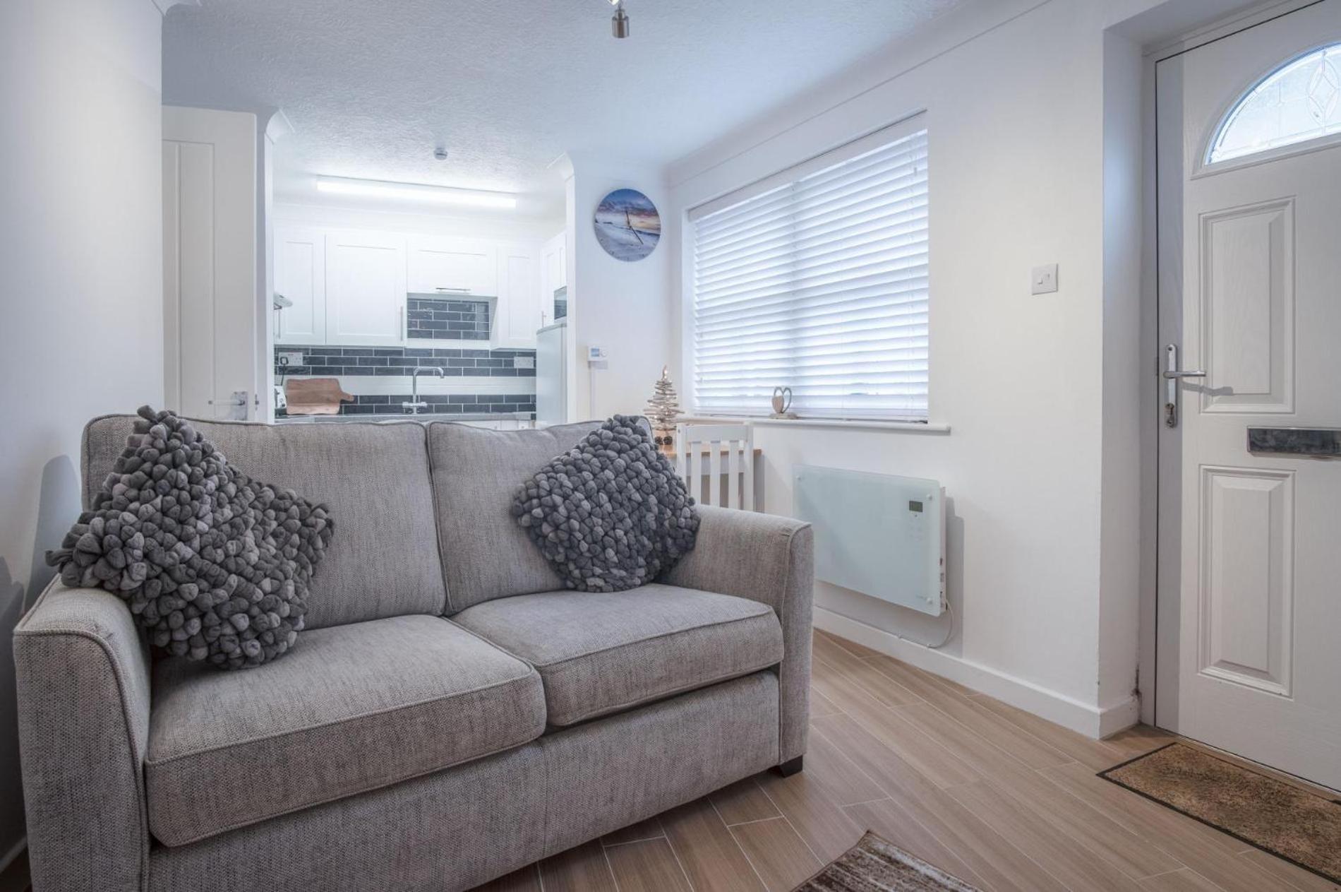 Castle Cove - 1 Bedroom Apartment - Tenby view 5