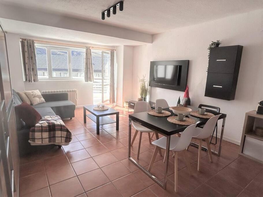 Little Rest Montblanc 6 pax personas wifi garaje Plaza Pradollano