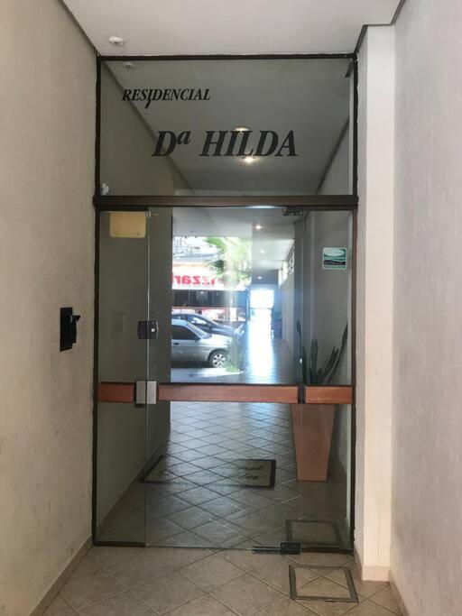 Apto com ótima localização, centro de Meia Praia