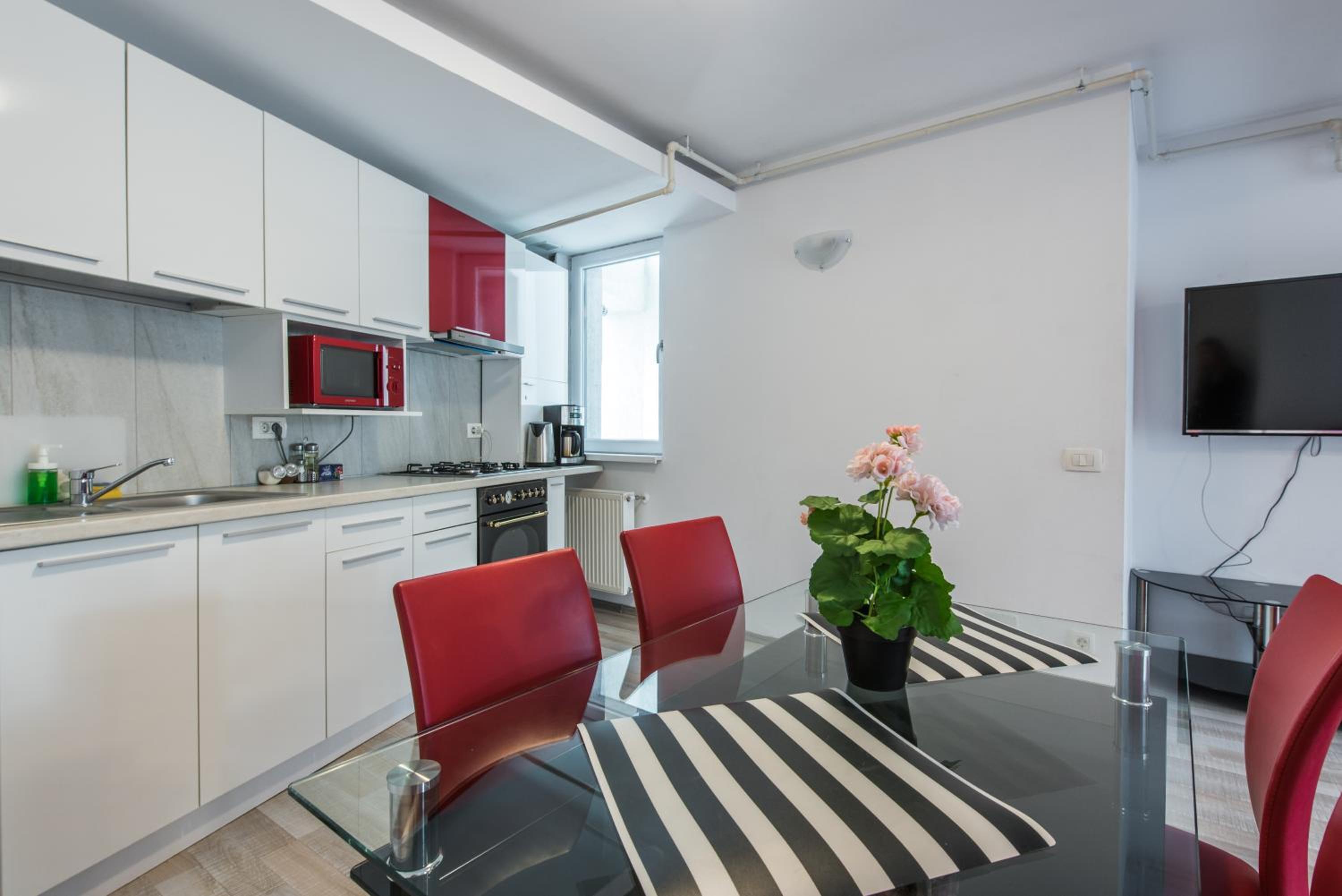 Bucharest Central Apartments - Shabbat Friendly view 3