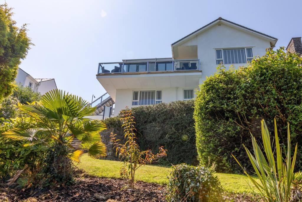 Stunning Property Seaviews, Private Pool & Parking view 2
