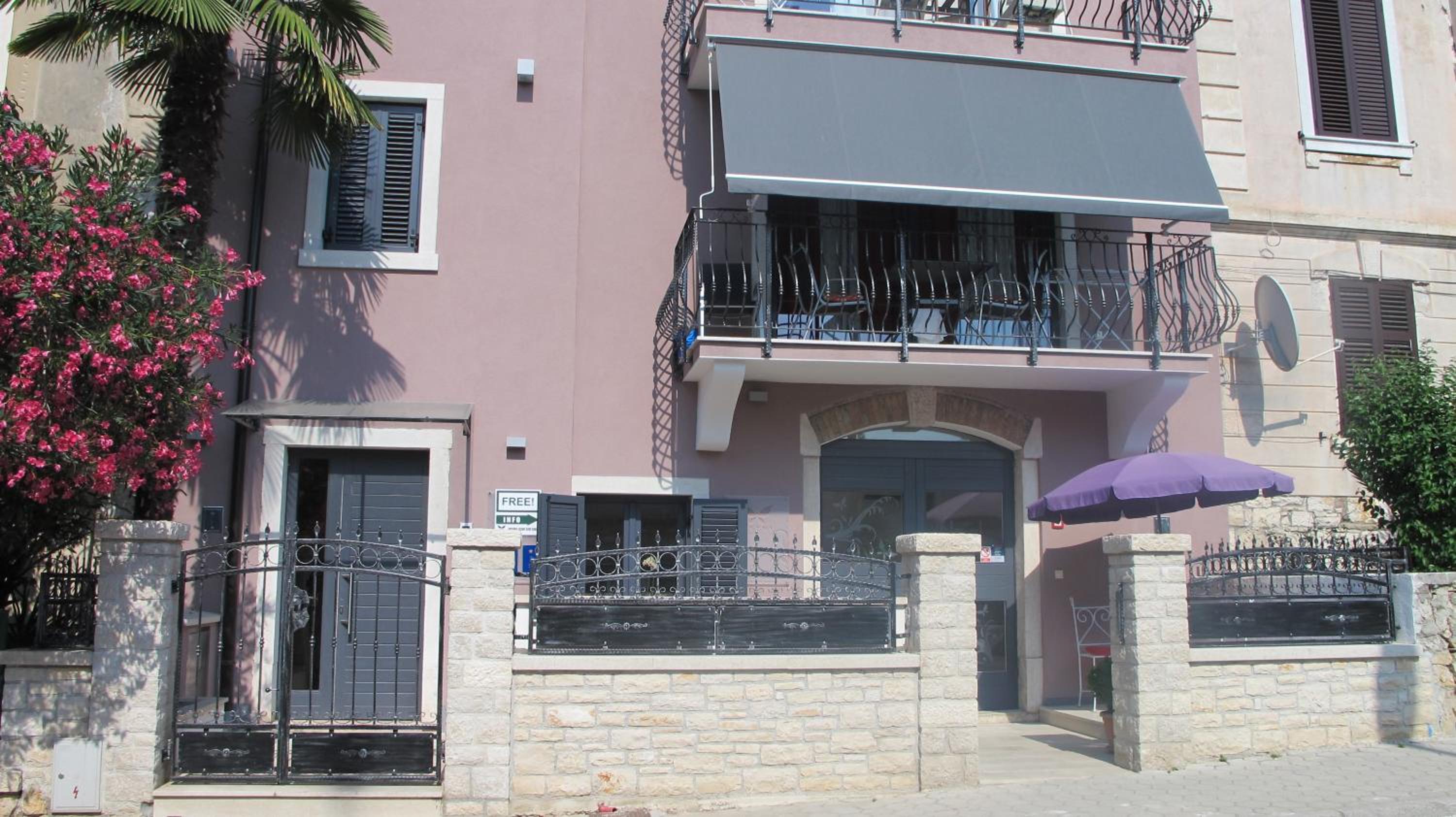 Hotel Kseni Accommodation - Image 1