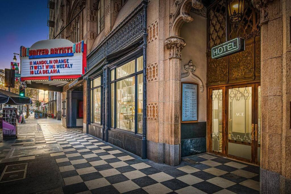 Hotel Modern 1br/1ba Loft In Dtla W Rooftop Pool, Jacuzzi, And Cabanas - Free Parking!