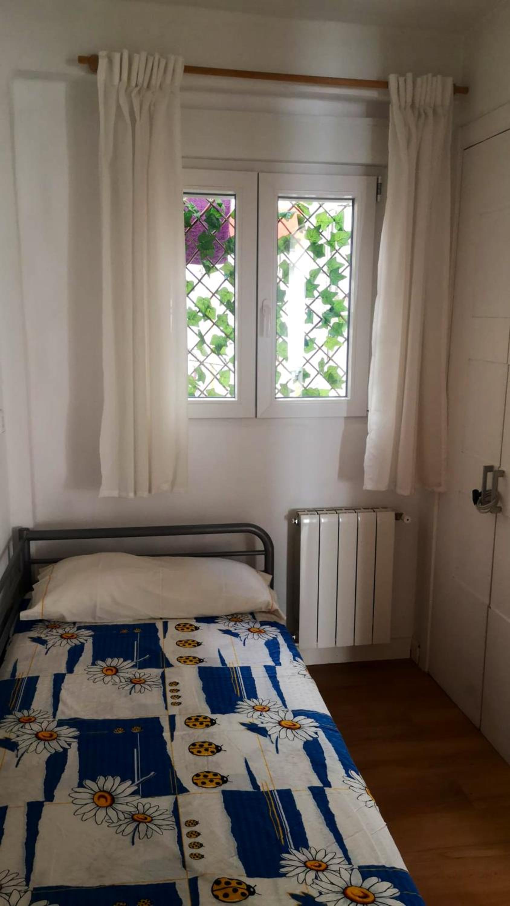 Spacious apartment in Valencia 90 m² with shared garden view 2
