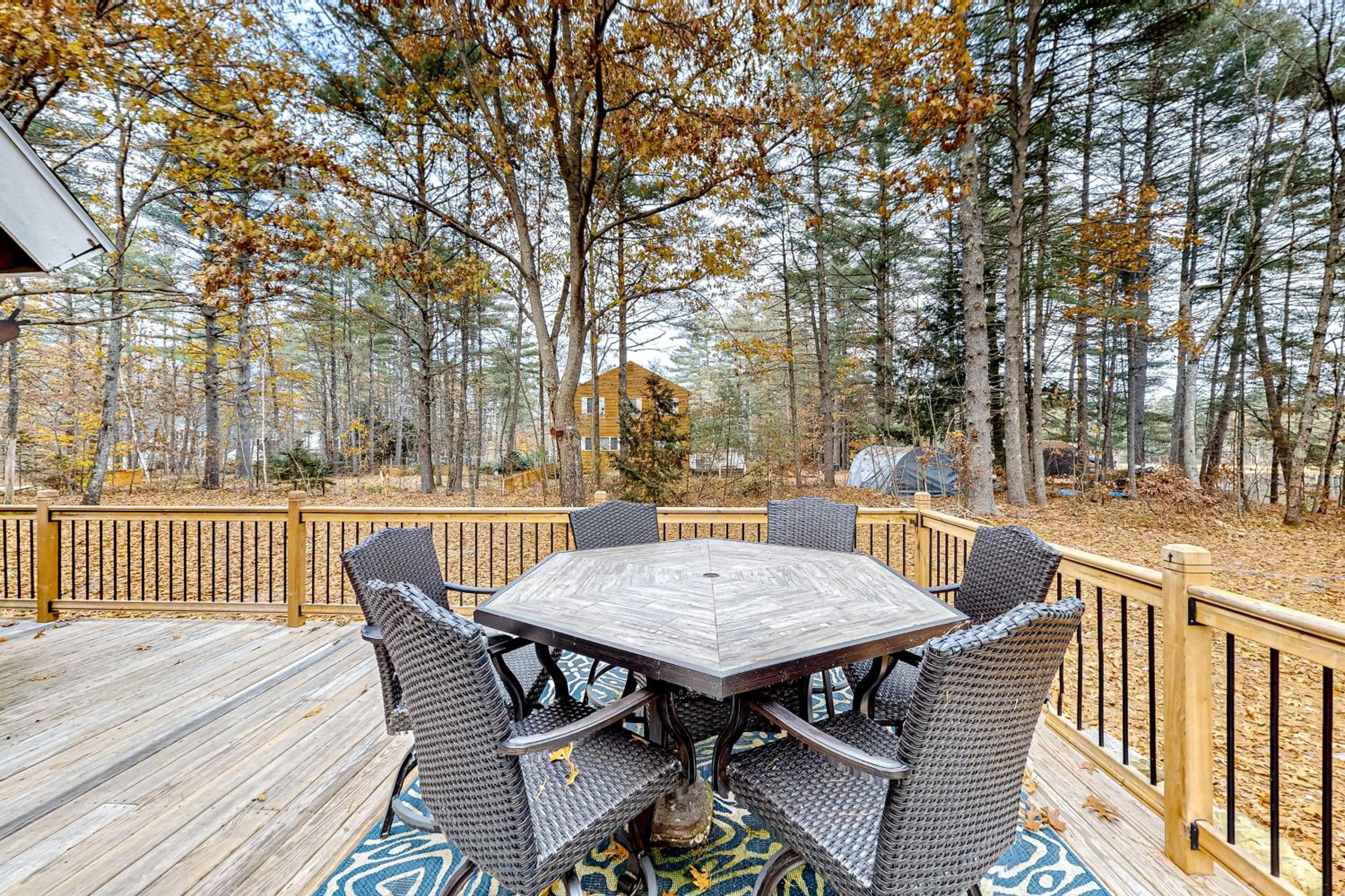 Dock! Dog-Friendly Lakefront Gem in Southern Maine