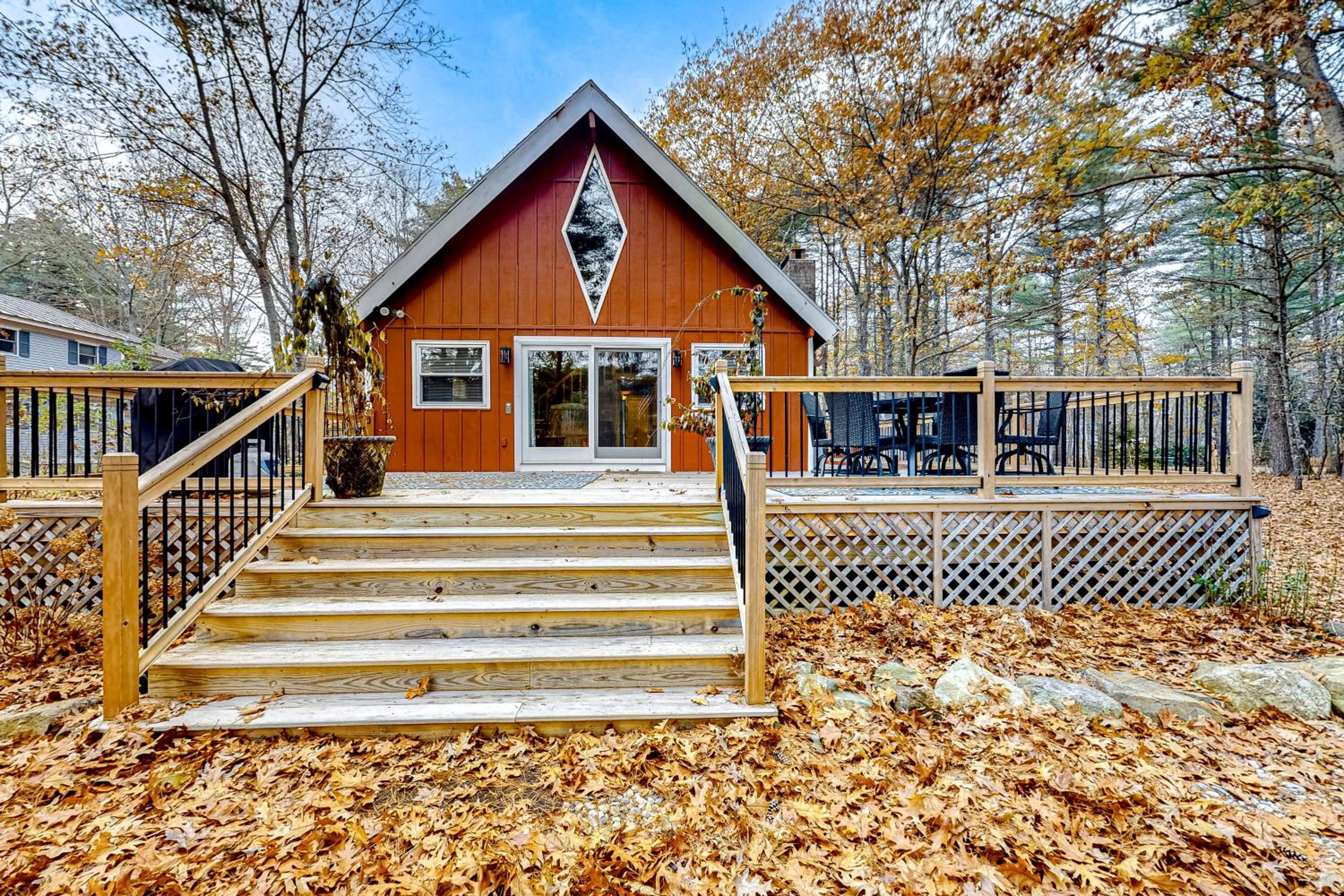 Dock! Dog-Friendly Lakefront Gem in Southern Maine