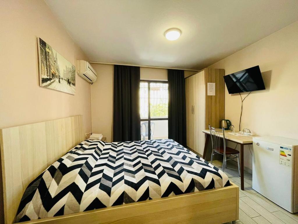 Urban Life Tirana- Economy Rooms