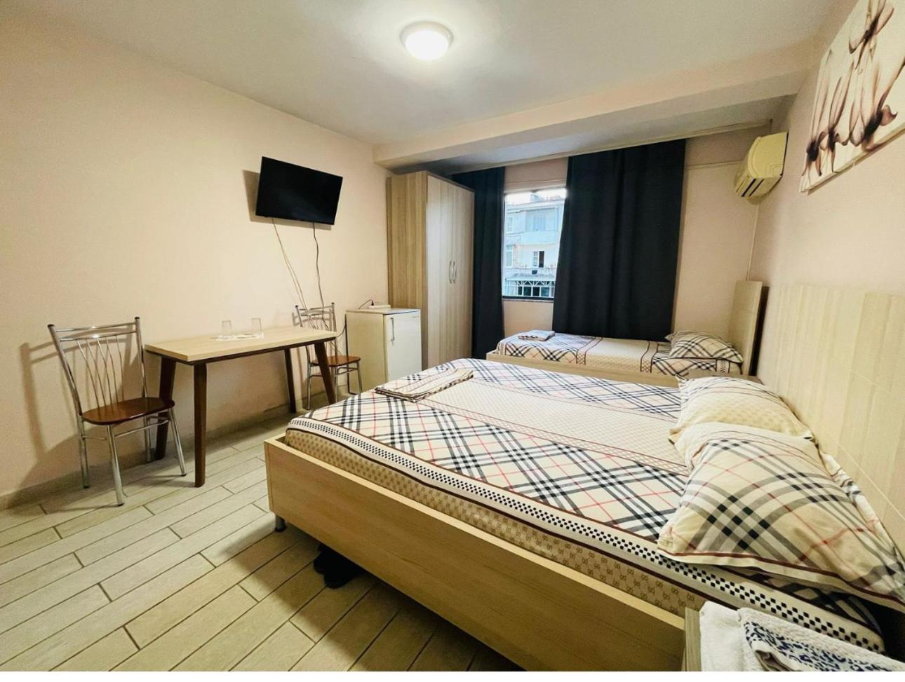 Urban Life Tirana- Economy Rooms