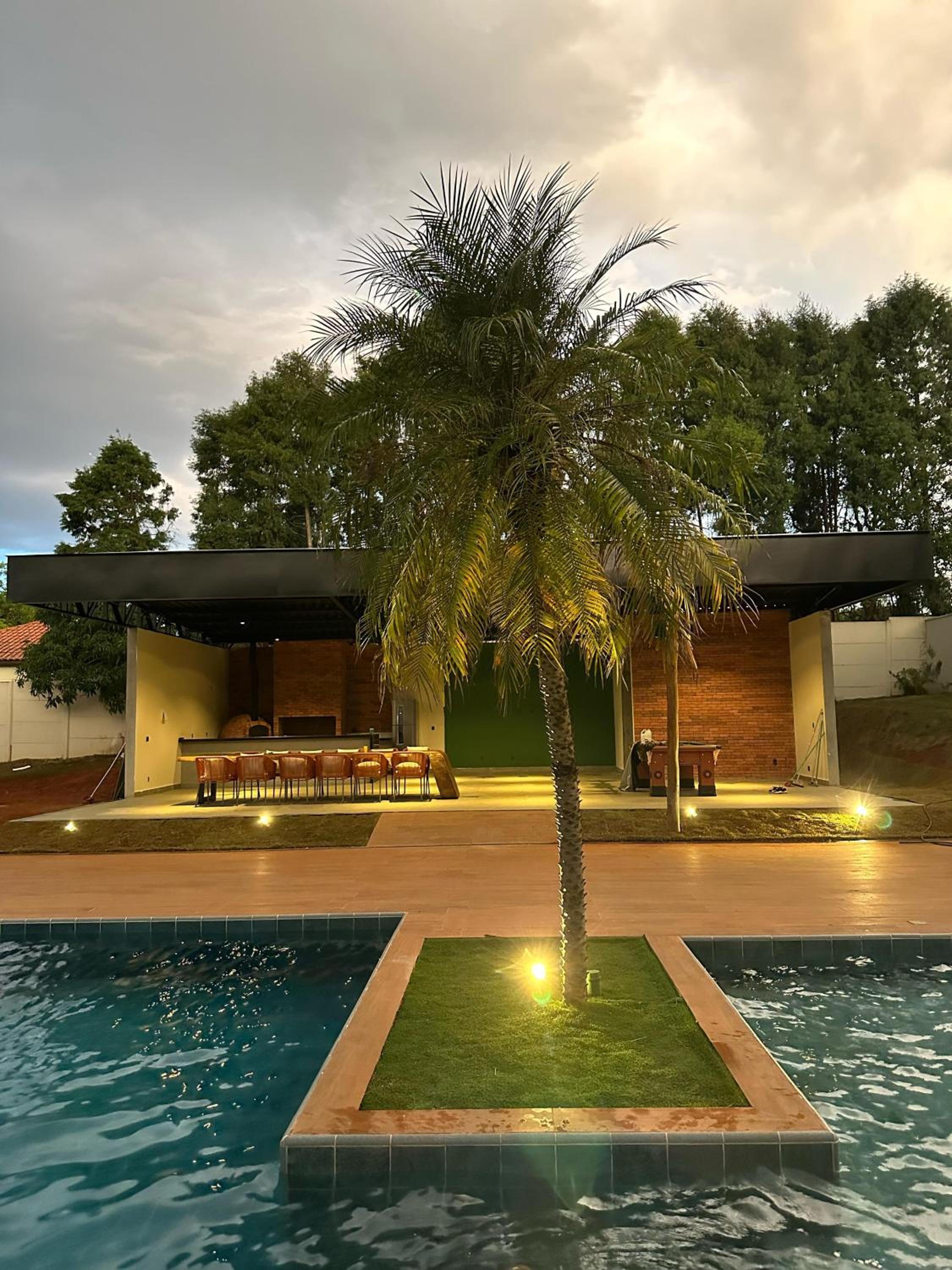 IPÊ GARDEN 10 Suites Piscina Churrasqueira