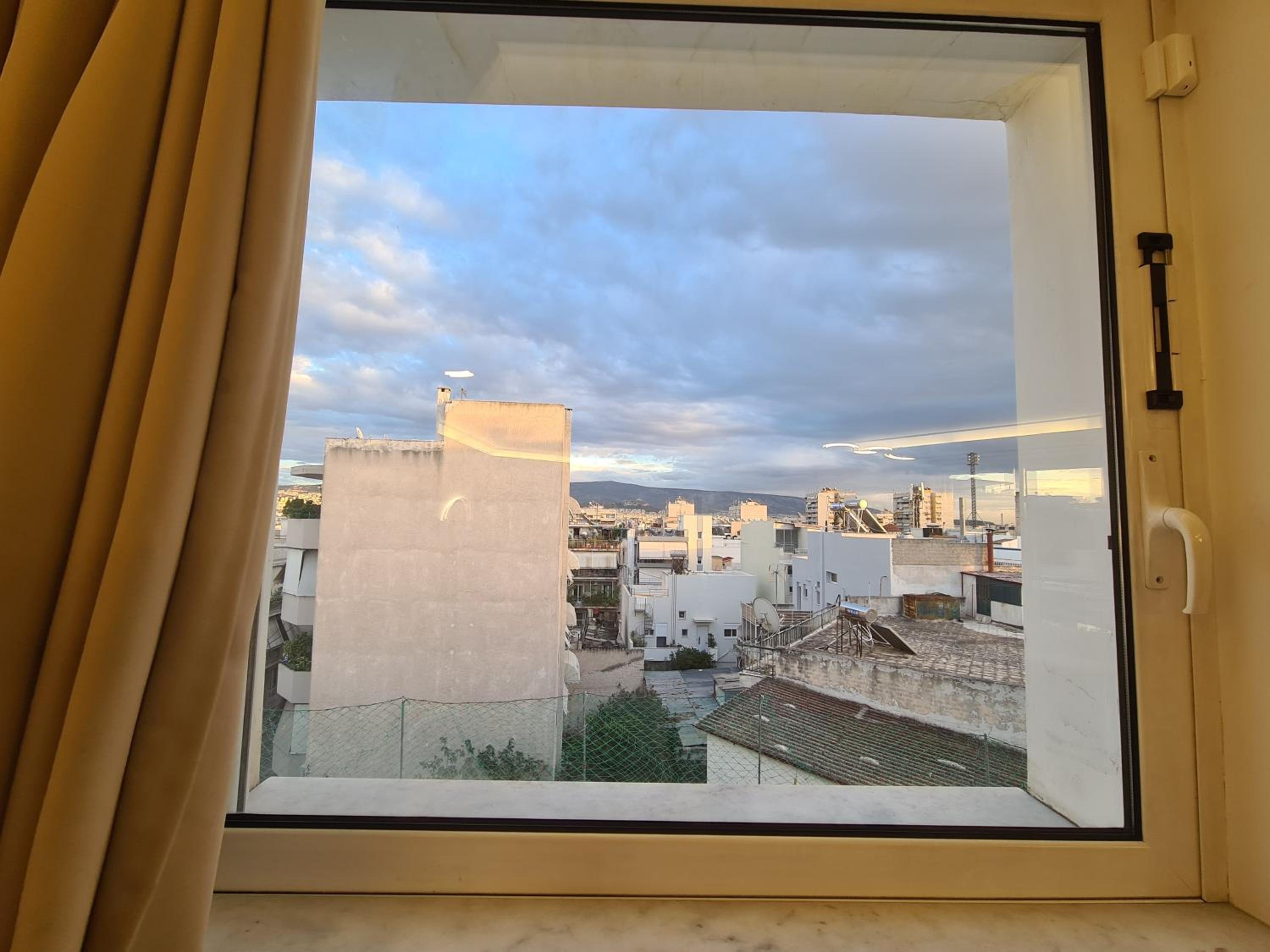 Sunny Home Private Jacuzzi Hydromassage, Fireplace, Acropolis & Lycabettus View, Underground Parking, 300m Metro Peristeri