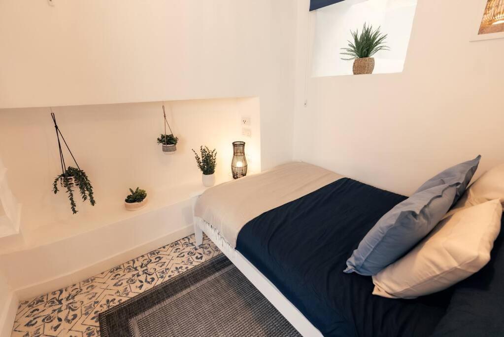 Cosy hillside cottage