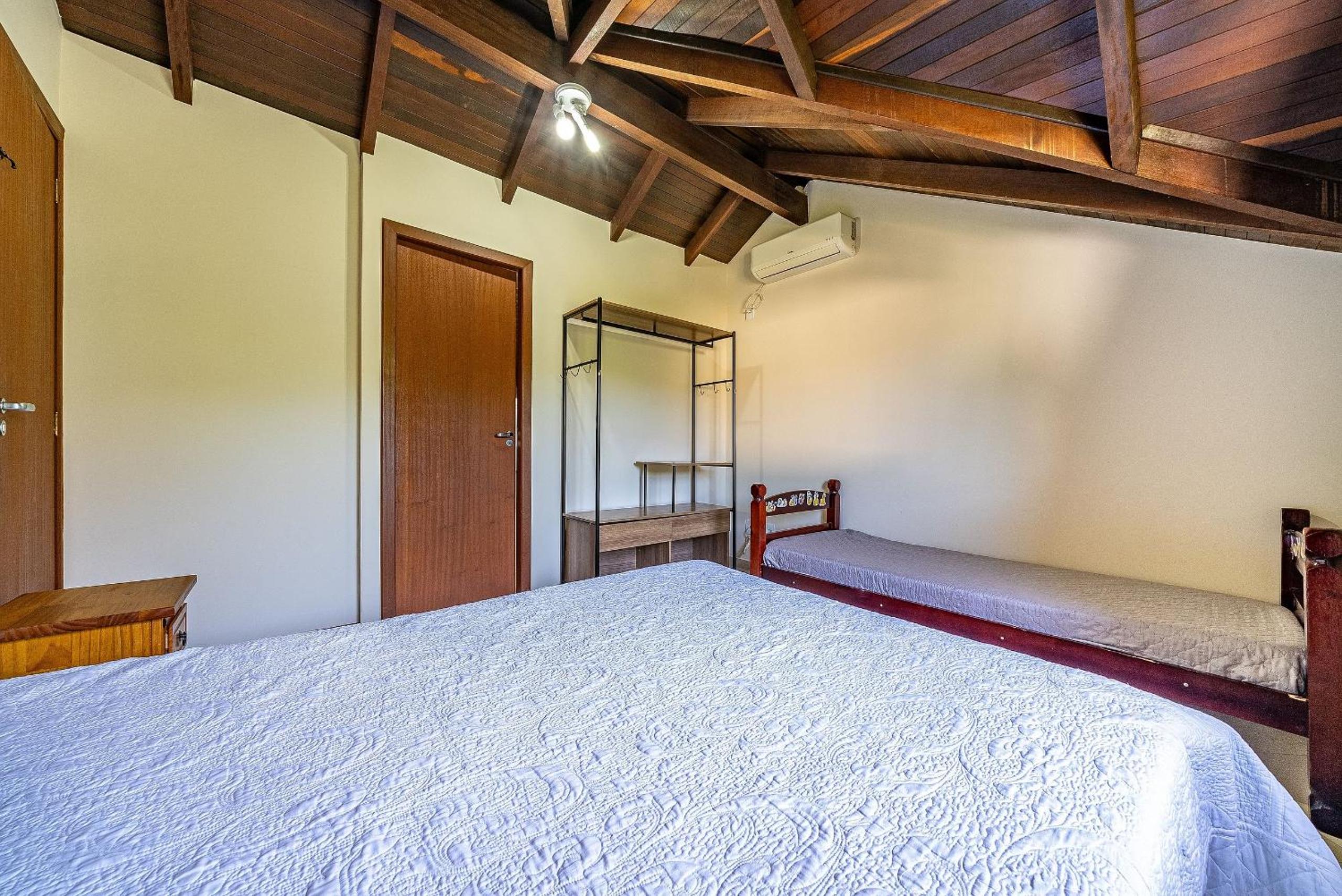 151 - Casa ampla e Rústica a 80m praia de Bombas
