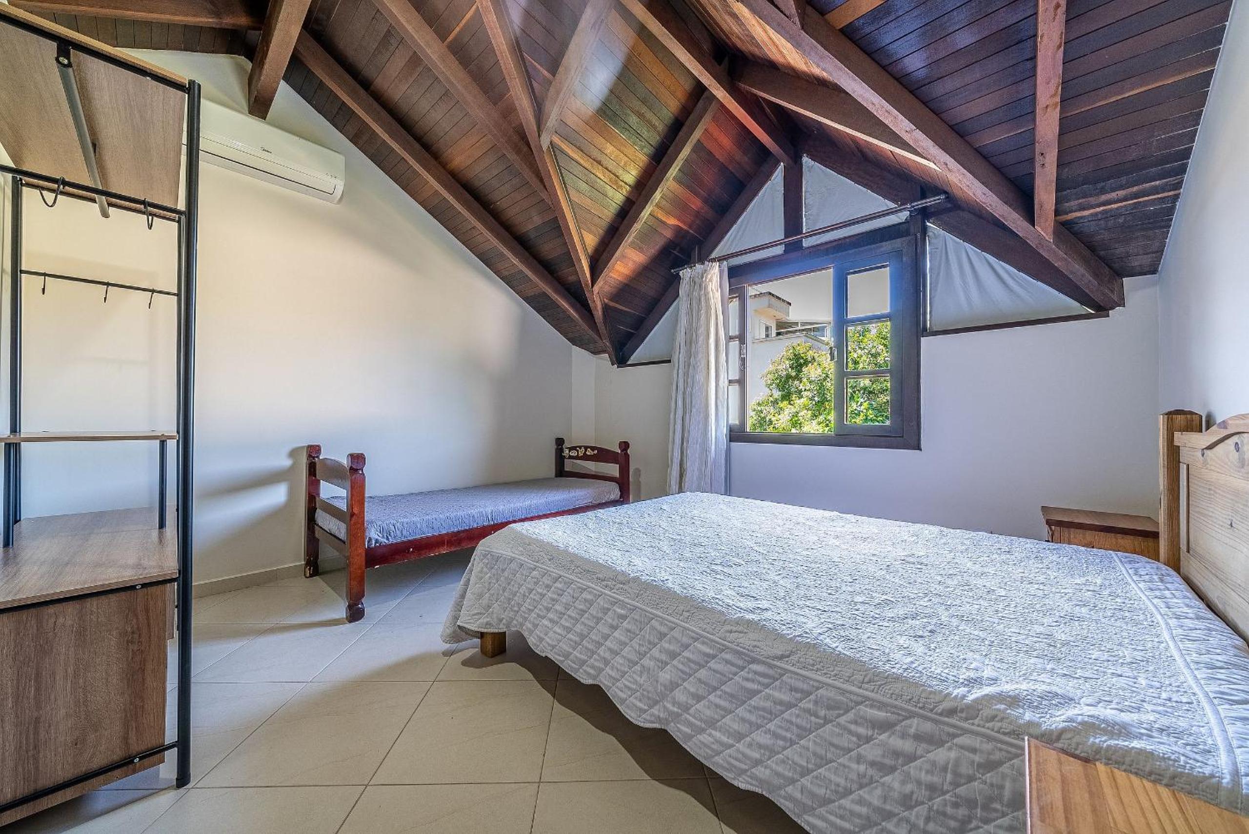 151 - Casa ampla e Rústica a 80m praia de Bombas