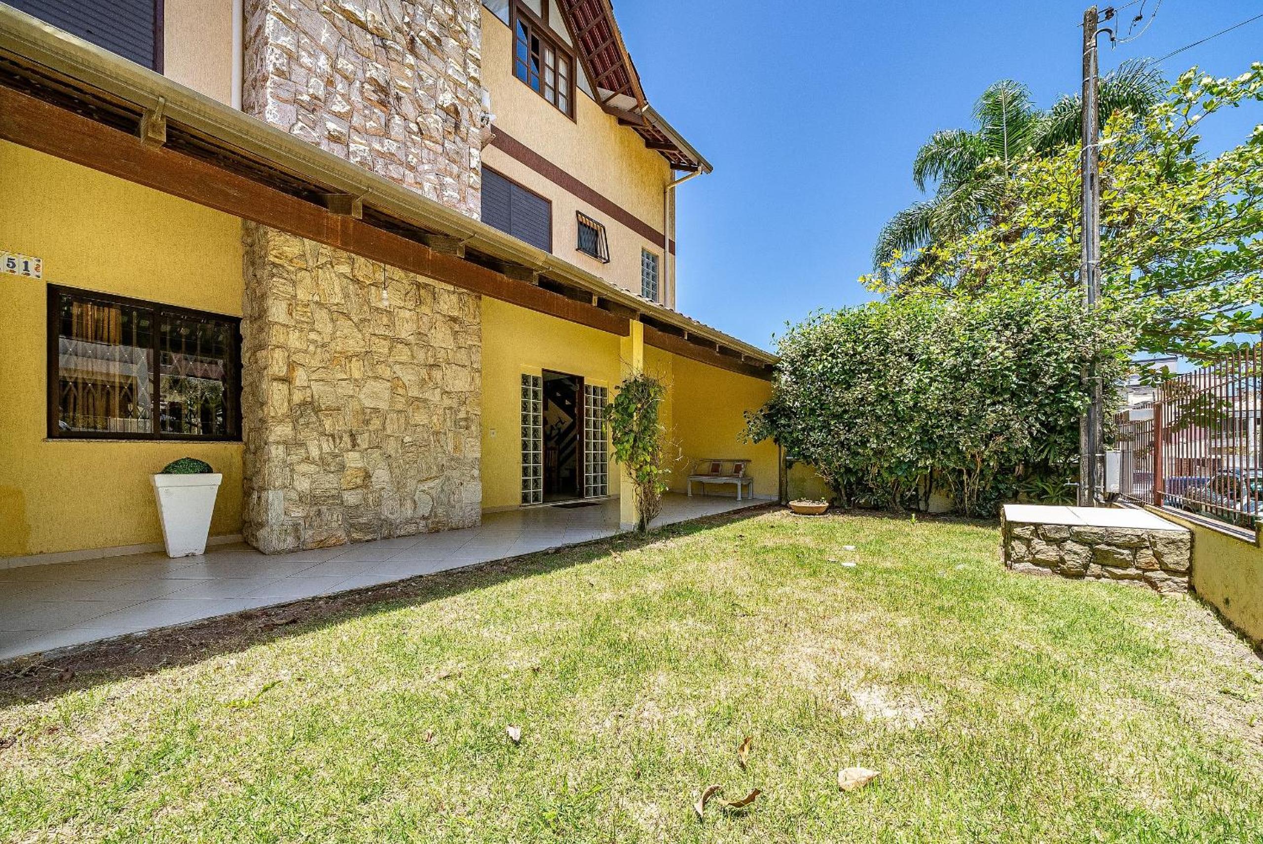 151 - Casa ampla e Rústica a 80m praia de Bombas