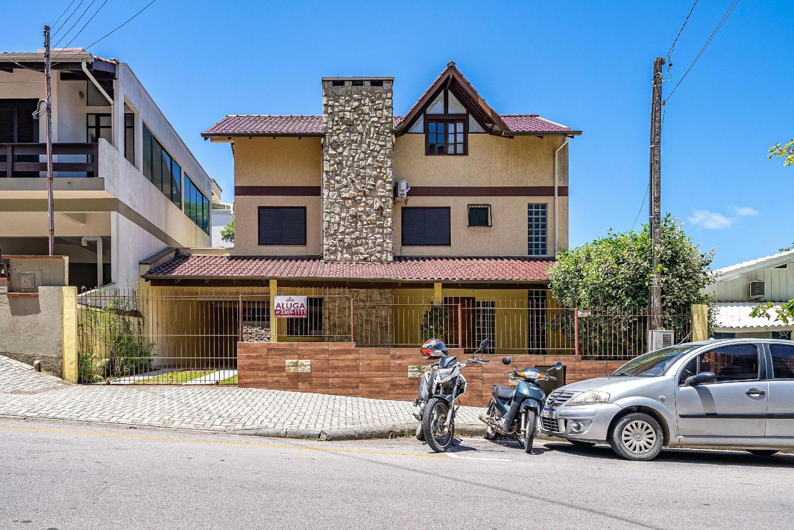 151 - Casa ampla e Rústica a 80m praia de Bombas