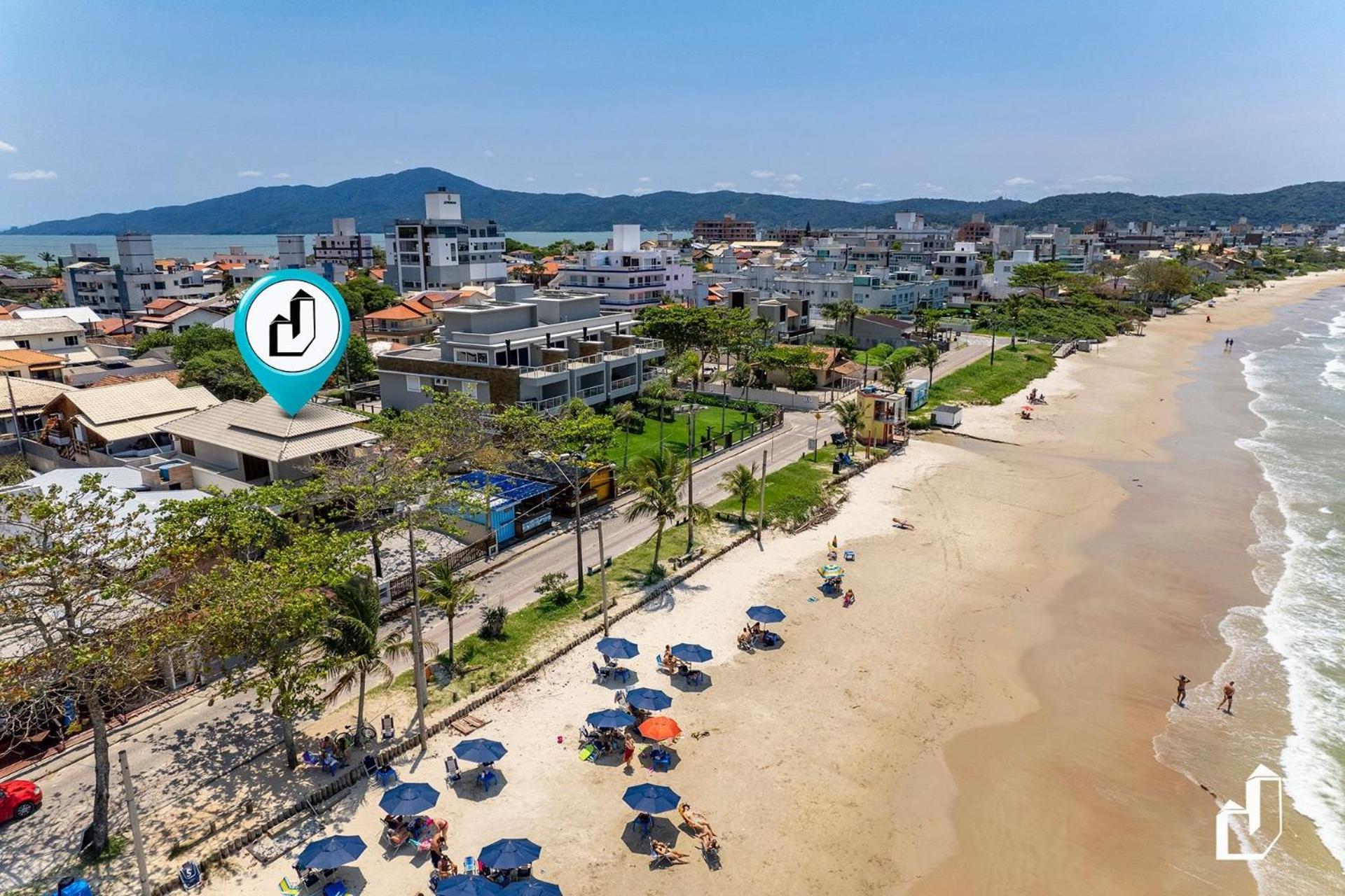 Frente ao mar e próxima a comércios 04 dormitórios