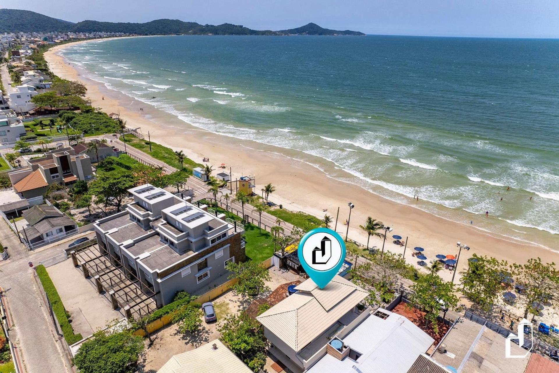 Frente ao mar e próxima a comércios 04 dormitórios