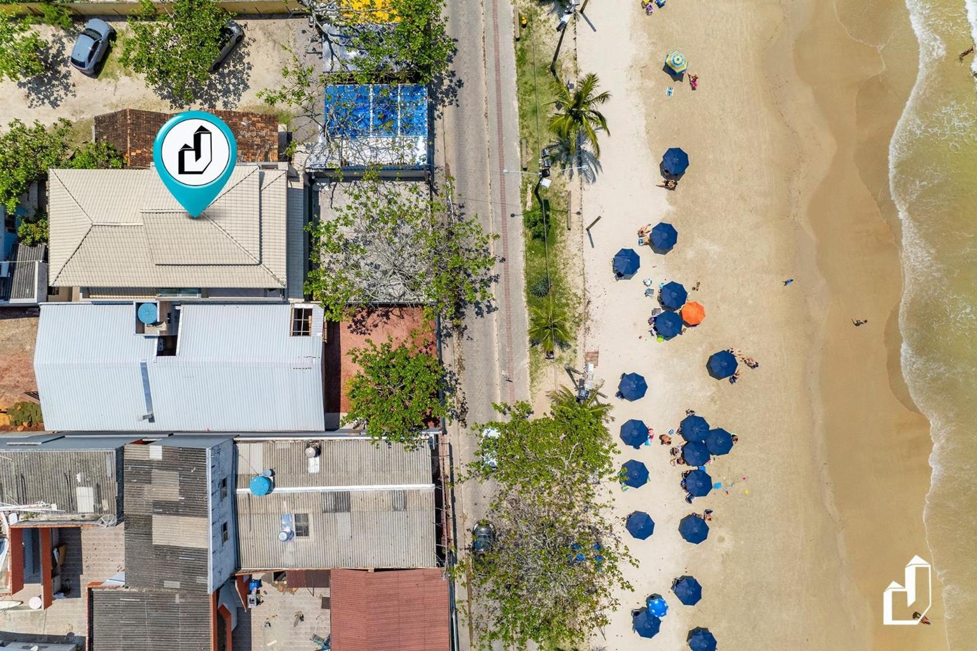 Frente ao mar e próxima a comércios 04 dormitórios
