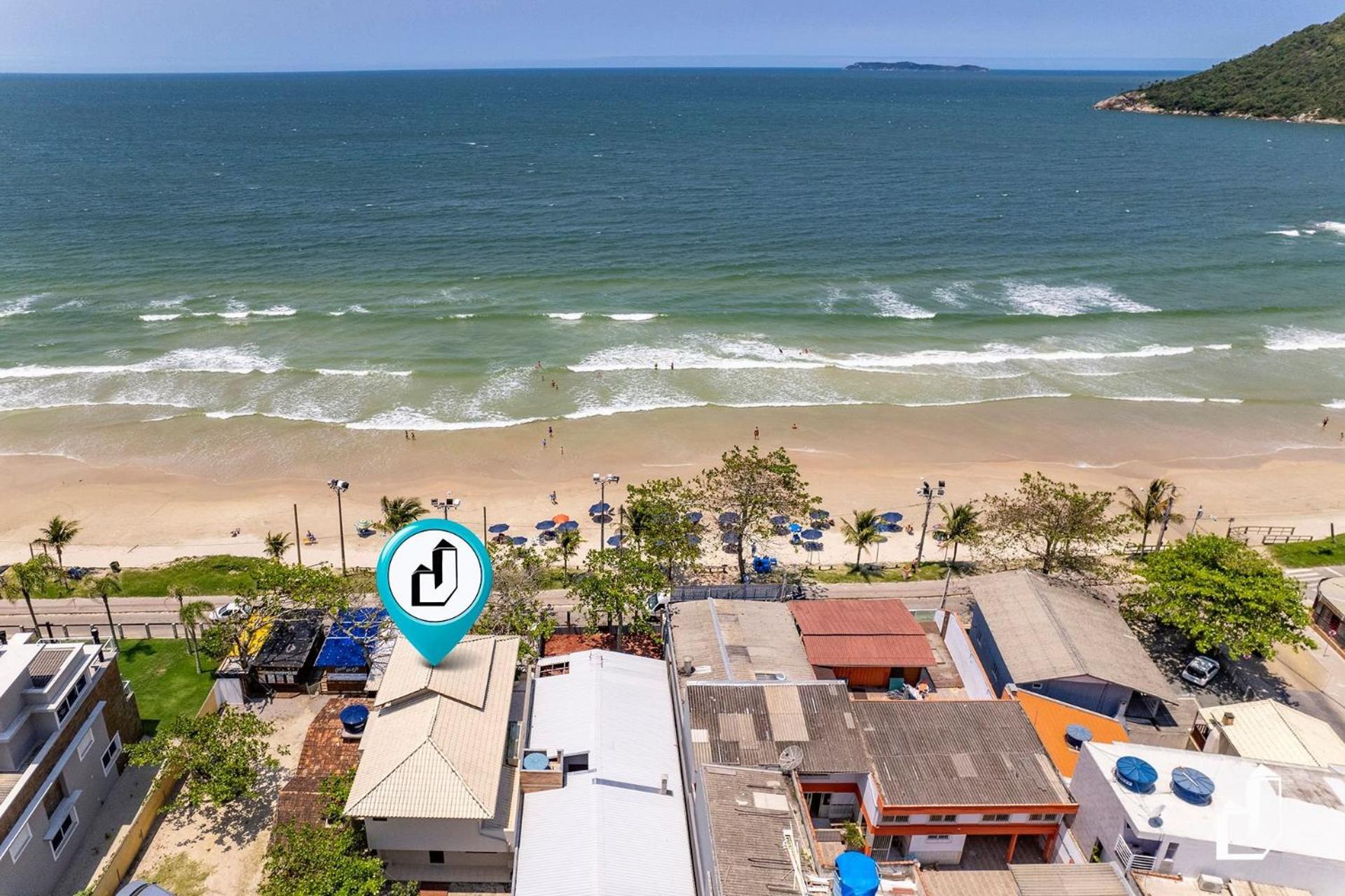 Frente ao mar e próxima a comércios 04 dormitórios