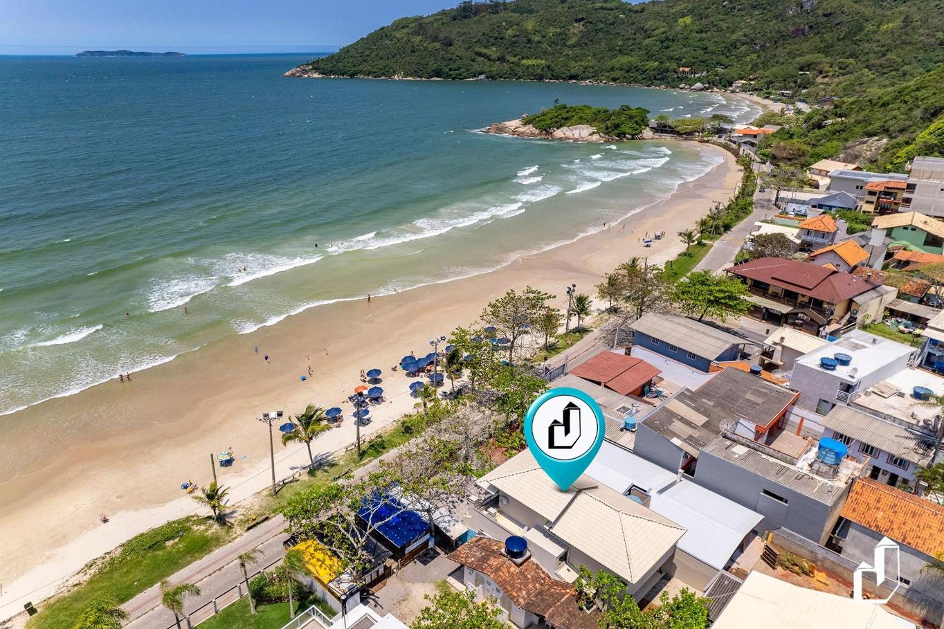 Frente ao mar e próxima a comércios 04 dormitórios