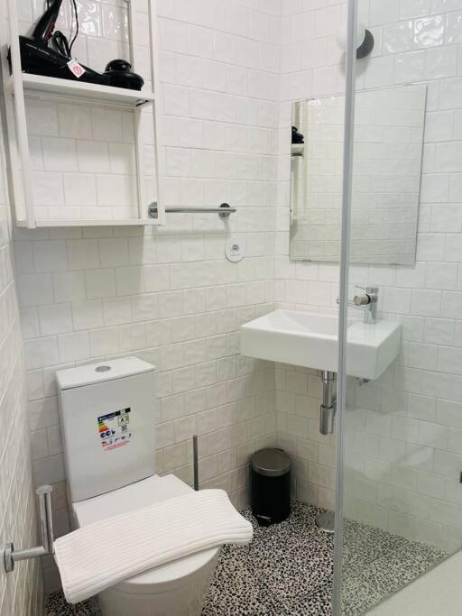 RS2E New AC! My happy place-1Br central apt view 2
