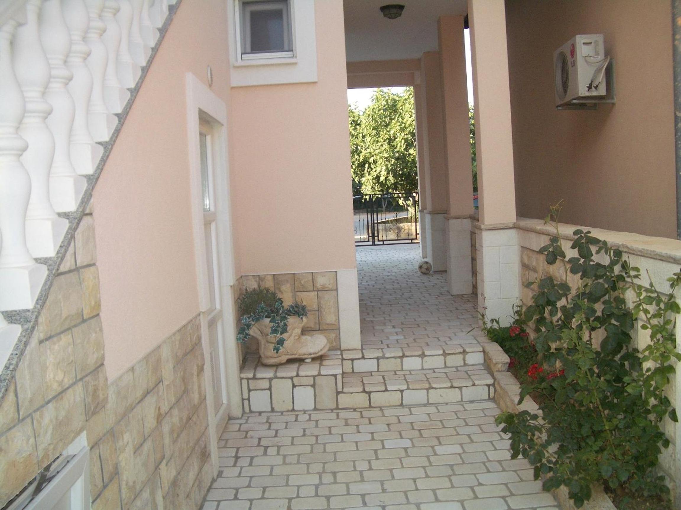 Photo 32