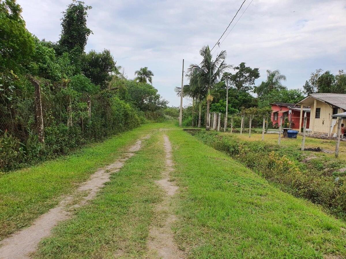 Casas agradáveis, sossego e muita natureza.