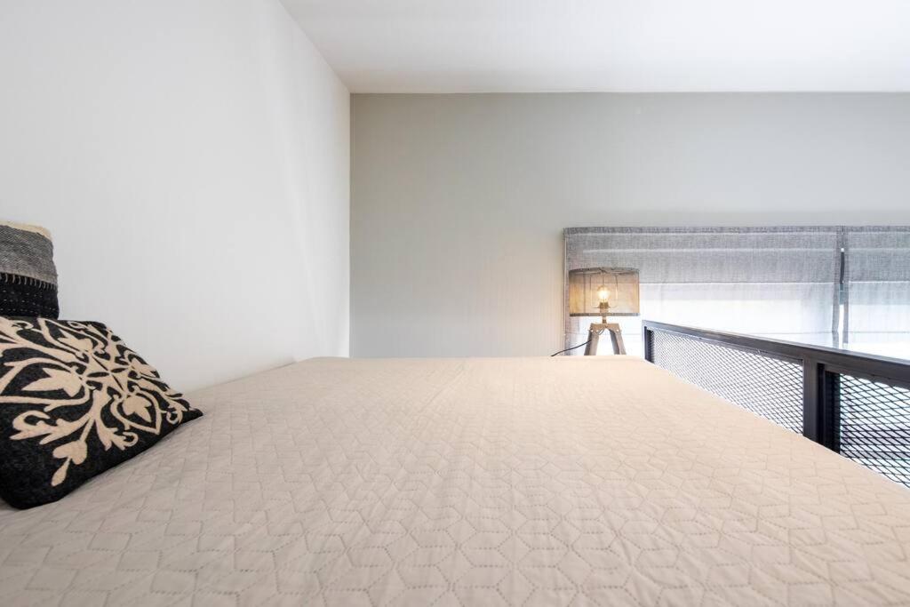 Luxury Loft Apartment &Rooftop with Acropolis View