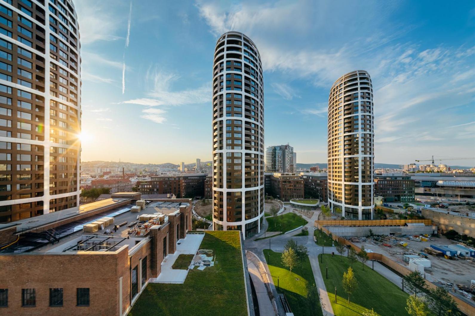 Elegant Escape Apartment I - City Centre & Free Parking view 4