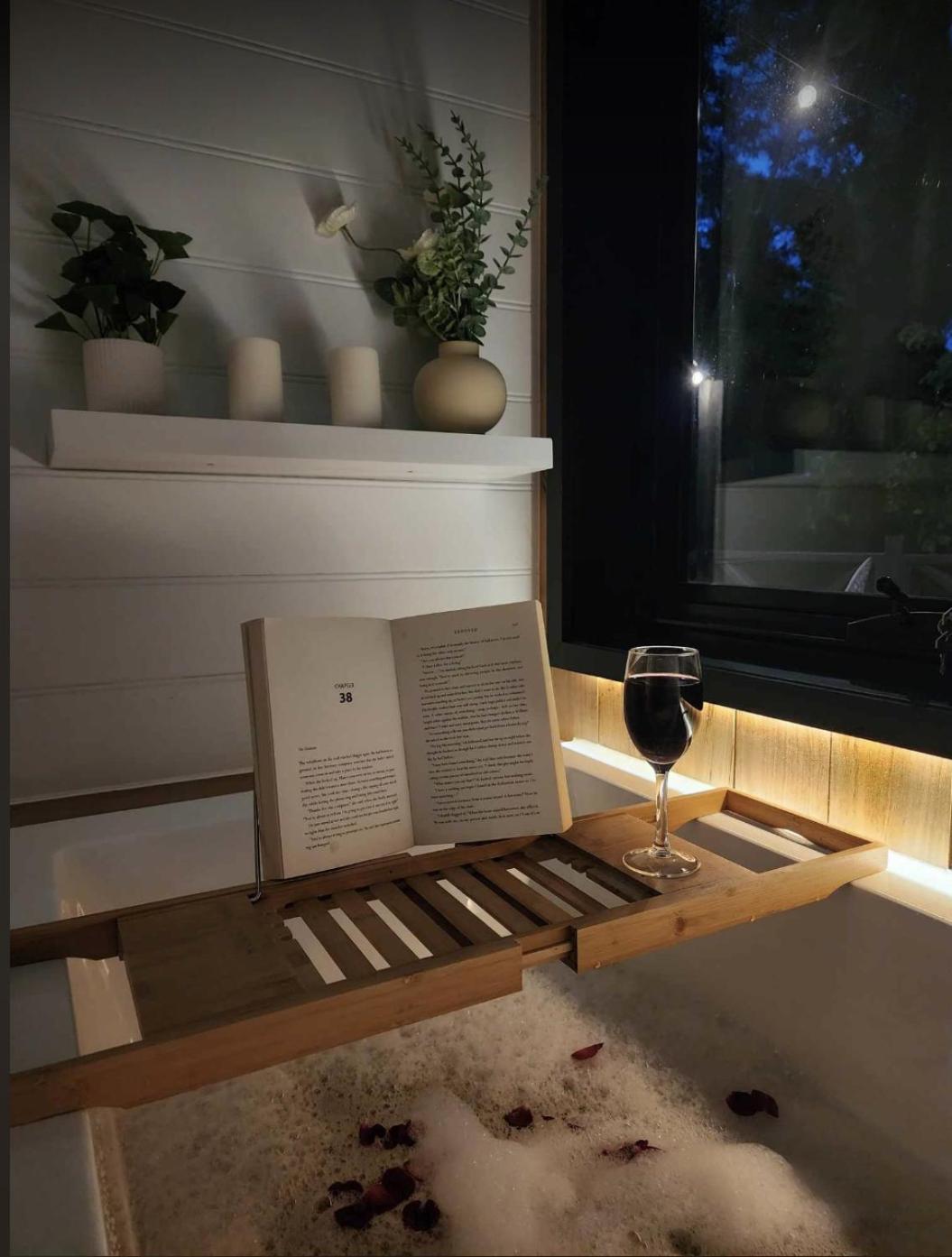 Daylesford - Frog Hollow Estate -THE COTTAGE - enjoy a relaxing and romantic night away in our gorgeous little one Bedroom ROMANTIC COTTAGE under the apple