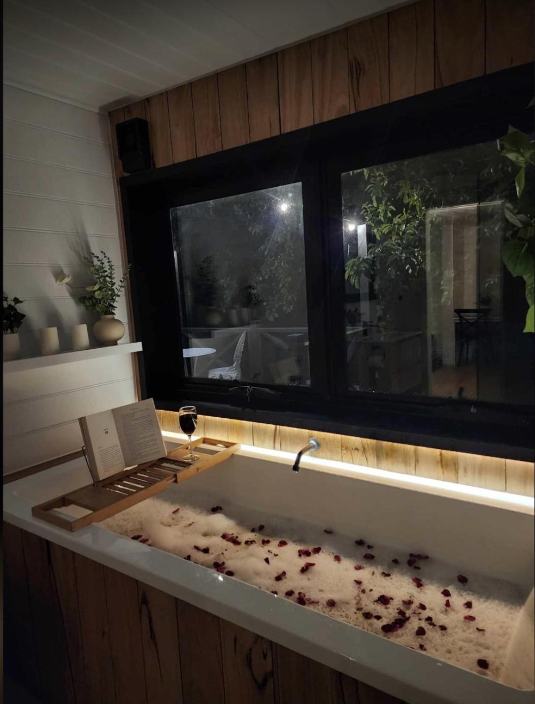 Daylesford - Frog Hollow Estate -THE COTTAGE - enjoy a relaxing and romantic night away in our gorgeous little one Bedroom ROMANTIC COTTAGE under the apple