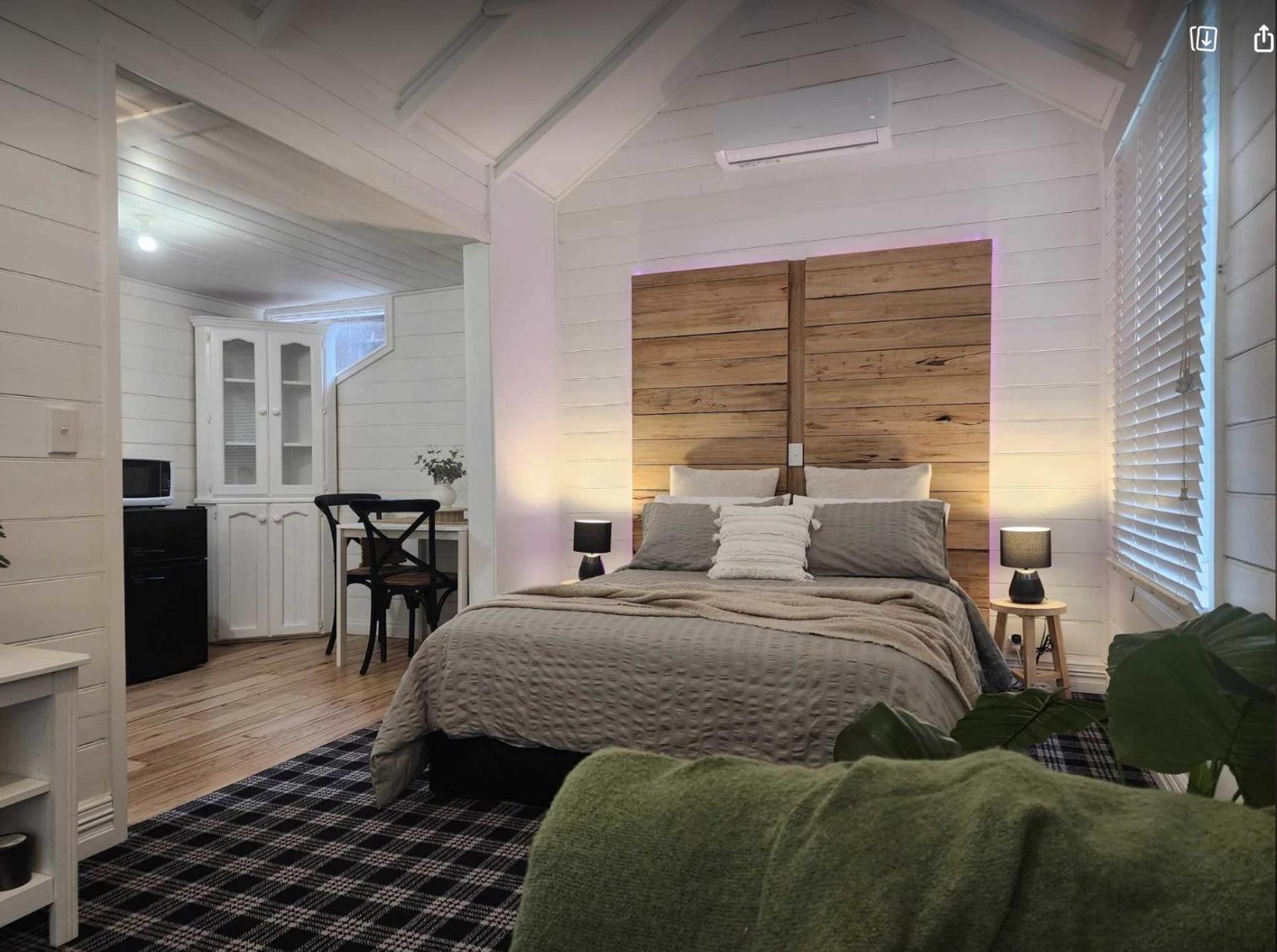 Daylesford - Frog Hollow Estate -THE COTTAGE - enjoy a relaxing and romantic night away in our gorgeous little one Bedroom ROMANTIC COTTAGE under the apple