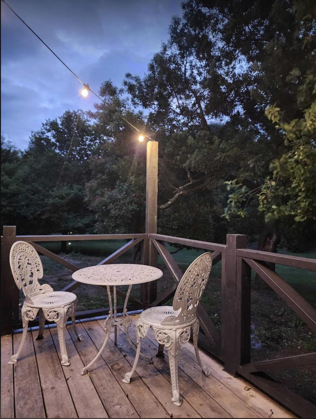 Daylesford - Frog Hollow Estate -THE COTTAGE - enjoy a relaxing and romantic night away in our gorgeous little one Bedroom ROMANTIC COTTAGE under the apple