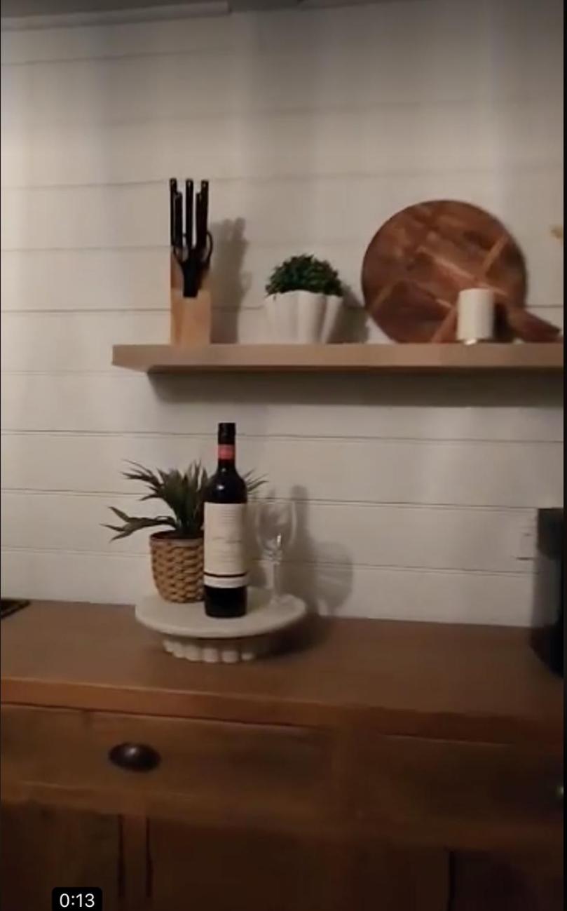 Daylesford - Frog Hollow Estate -THE COTTAGE - enjoy a relaxing and romantic night away in our gorgeous little one Bedroom ROMANTIC COTTAGE under the apple