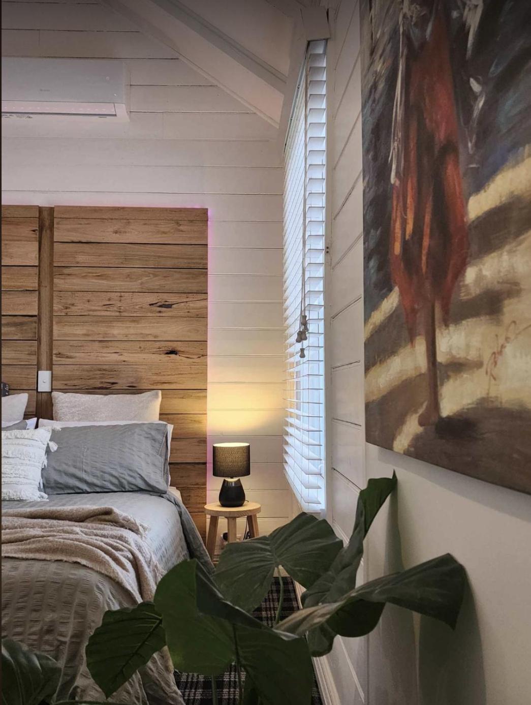 Daylesford - Frog Hollow Estate -THE COTTAGE - enjoy a relaxing and romantic night away in our gorgeous little one Bedroom ROMANTIC COTTAGE under the apple