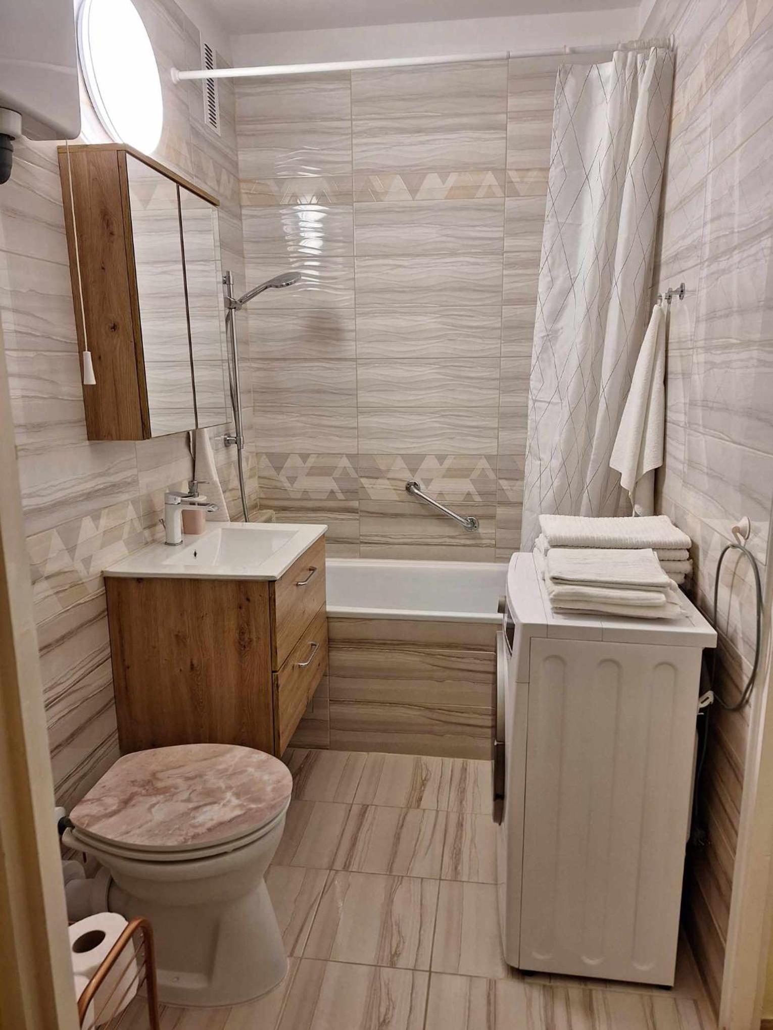 Gvadányi Rezidencia Budapest with free Parking&Wifi double AC&SmartTV view 2