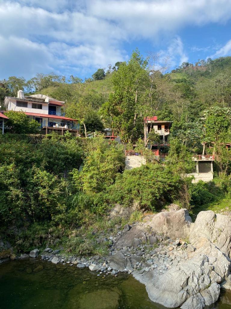 Complejo Villa Clara Junto al Río y Montañas by drvacationsrental