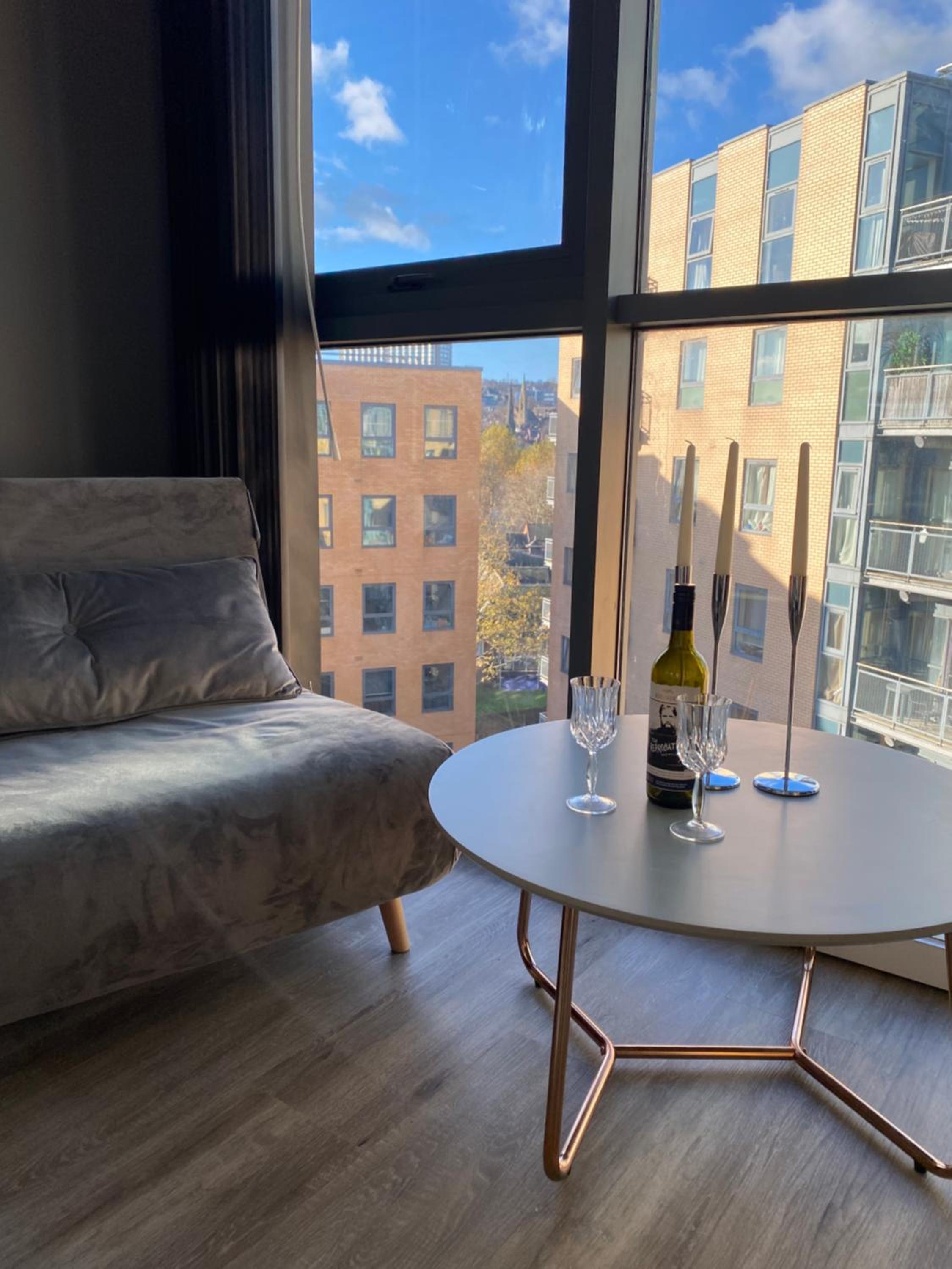Deluxe City Centre Studio Apartment with Balcony & City Views - FREE WIFI NETFLIX, GYM ACCESS - WESTONE view 3