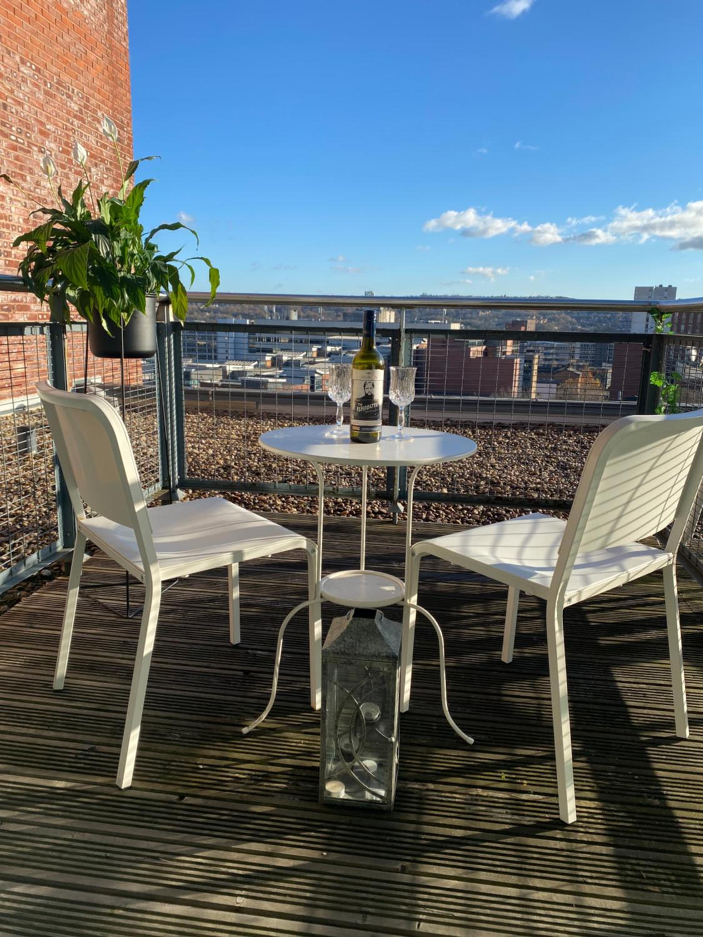 Deluxe City Centre Studio Apartment with Balcony & City Views - FREE WIFI NETFLIX, GYM ACCESS - WESTONE view 4