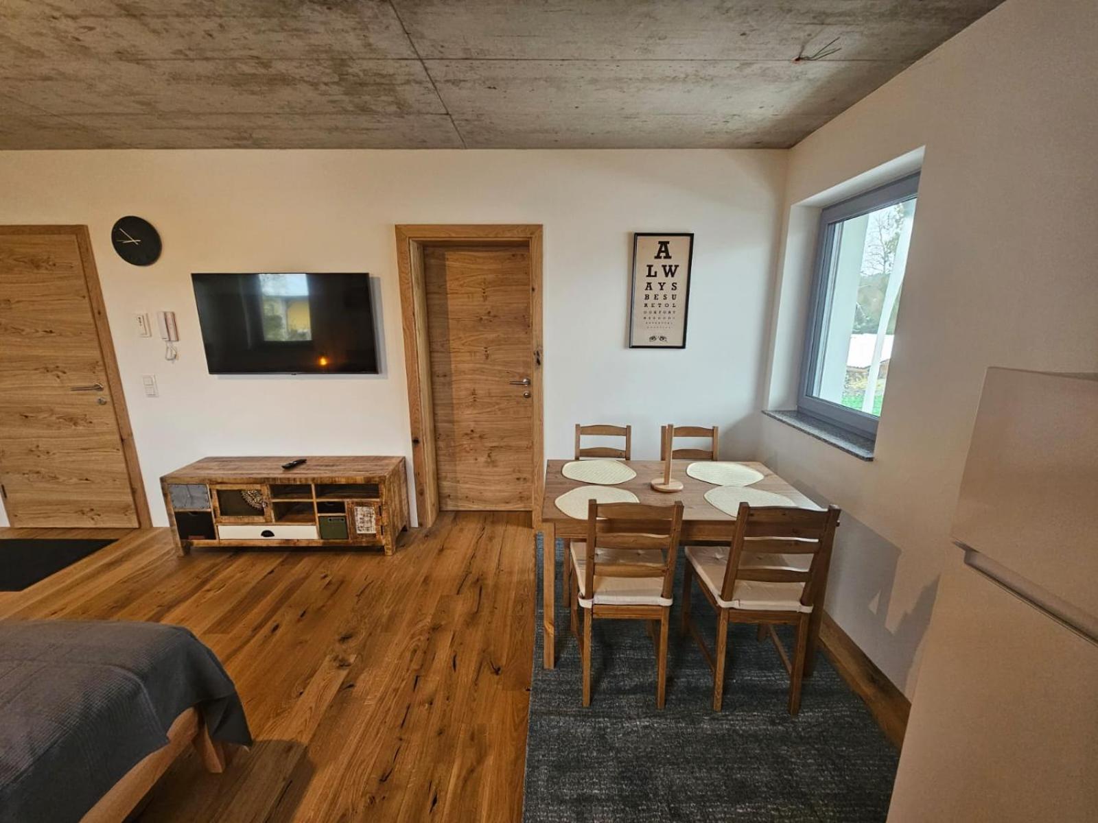 Hoch2 Apartment - Modern, komfortabel & 24h Self-Check-in mit Parkplatz
