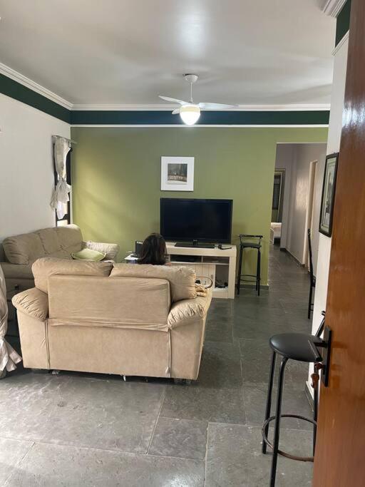Apartamento no tortugas praia da enseada.