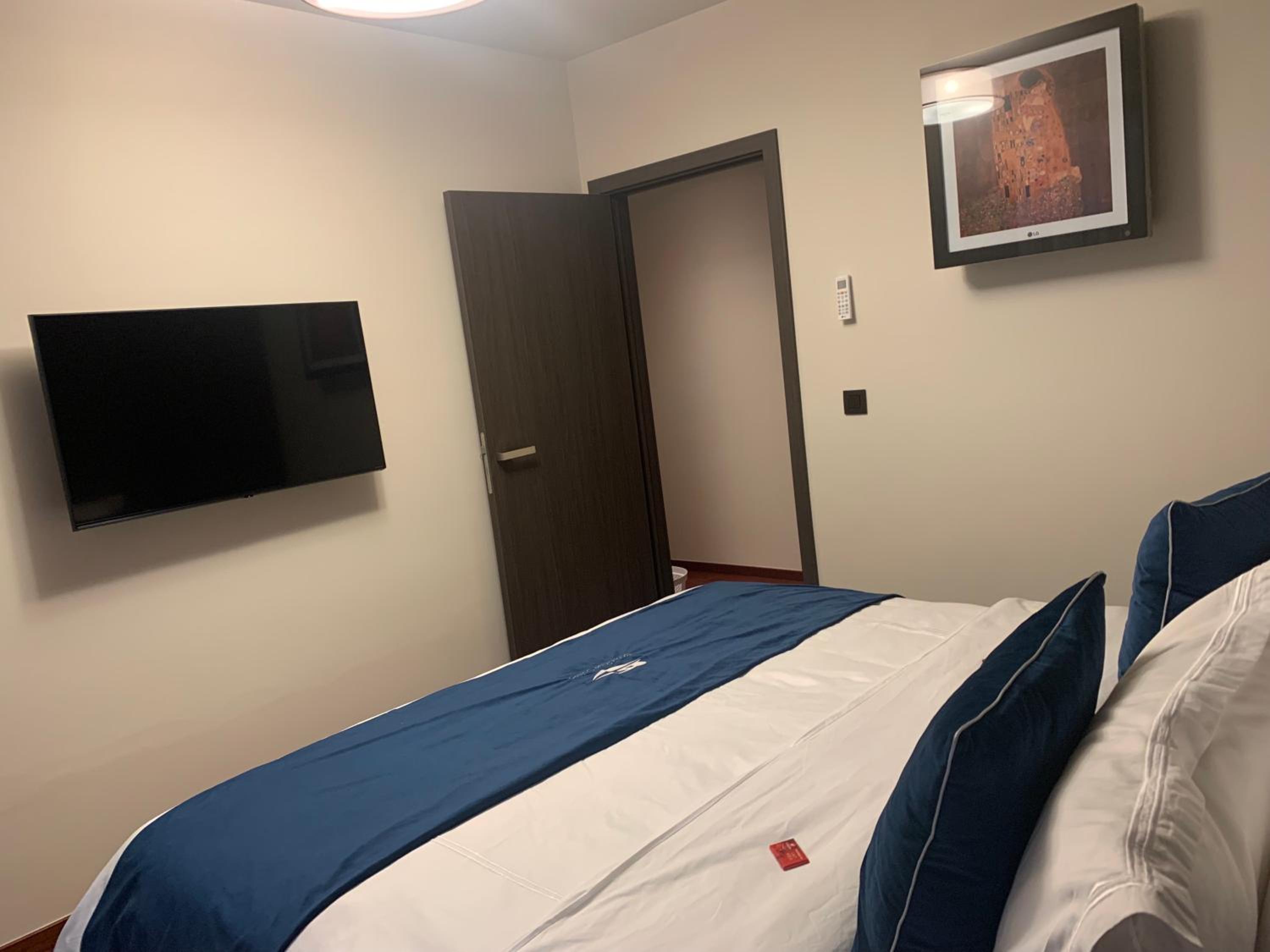 Botanique Suites AirBnB, Antwerp