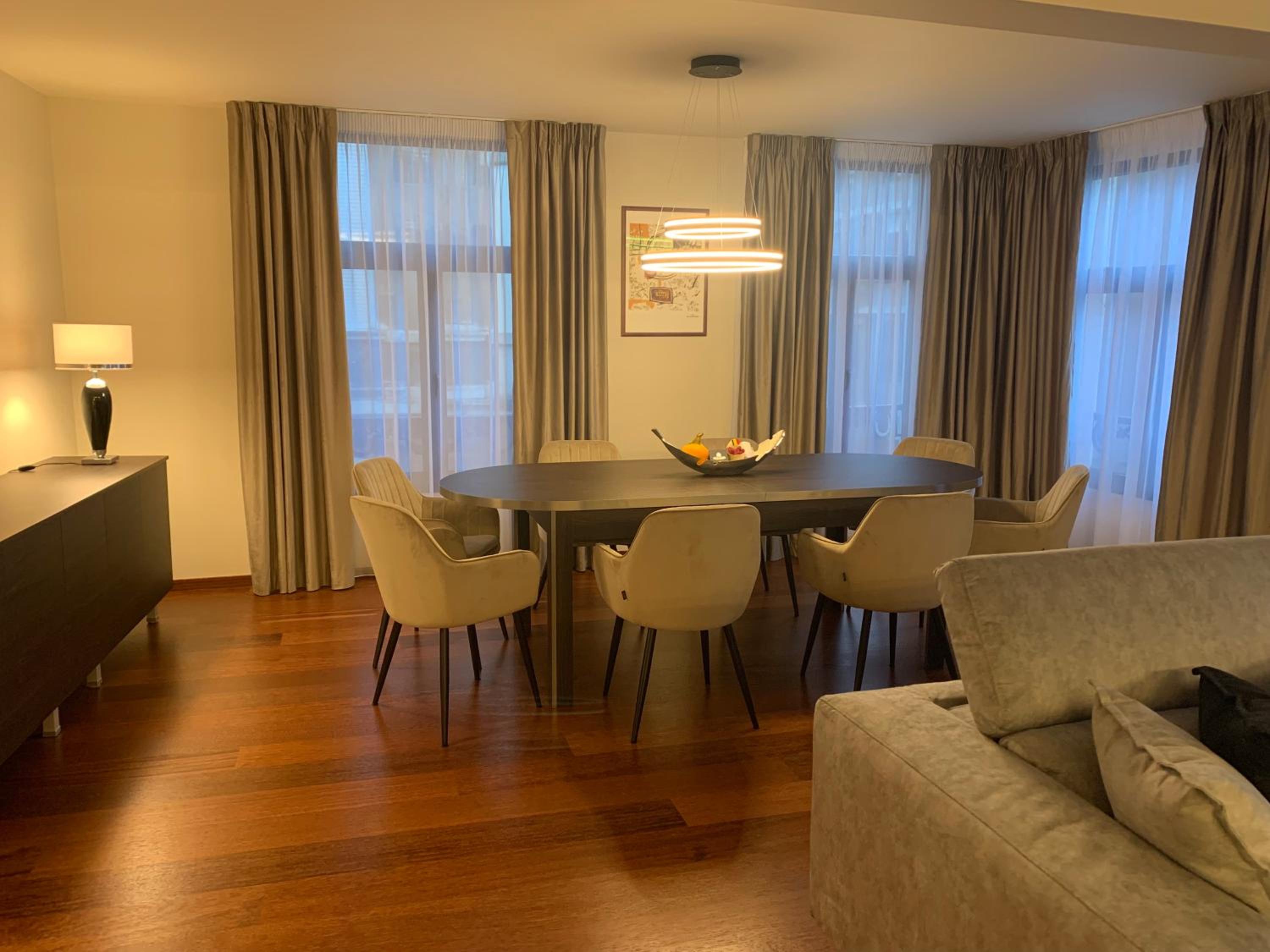 Botanique Suites AirBnB, Antwerp