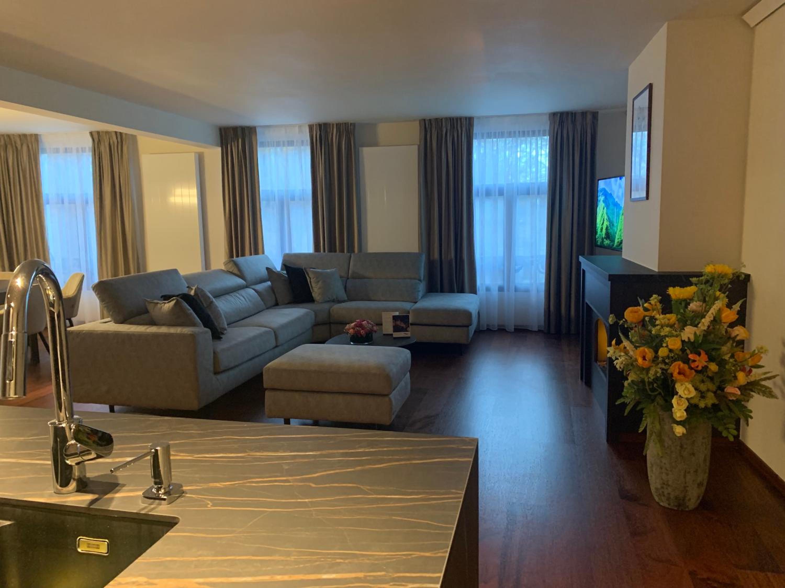 Botanique Suites AirBnB, Antwerp