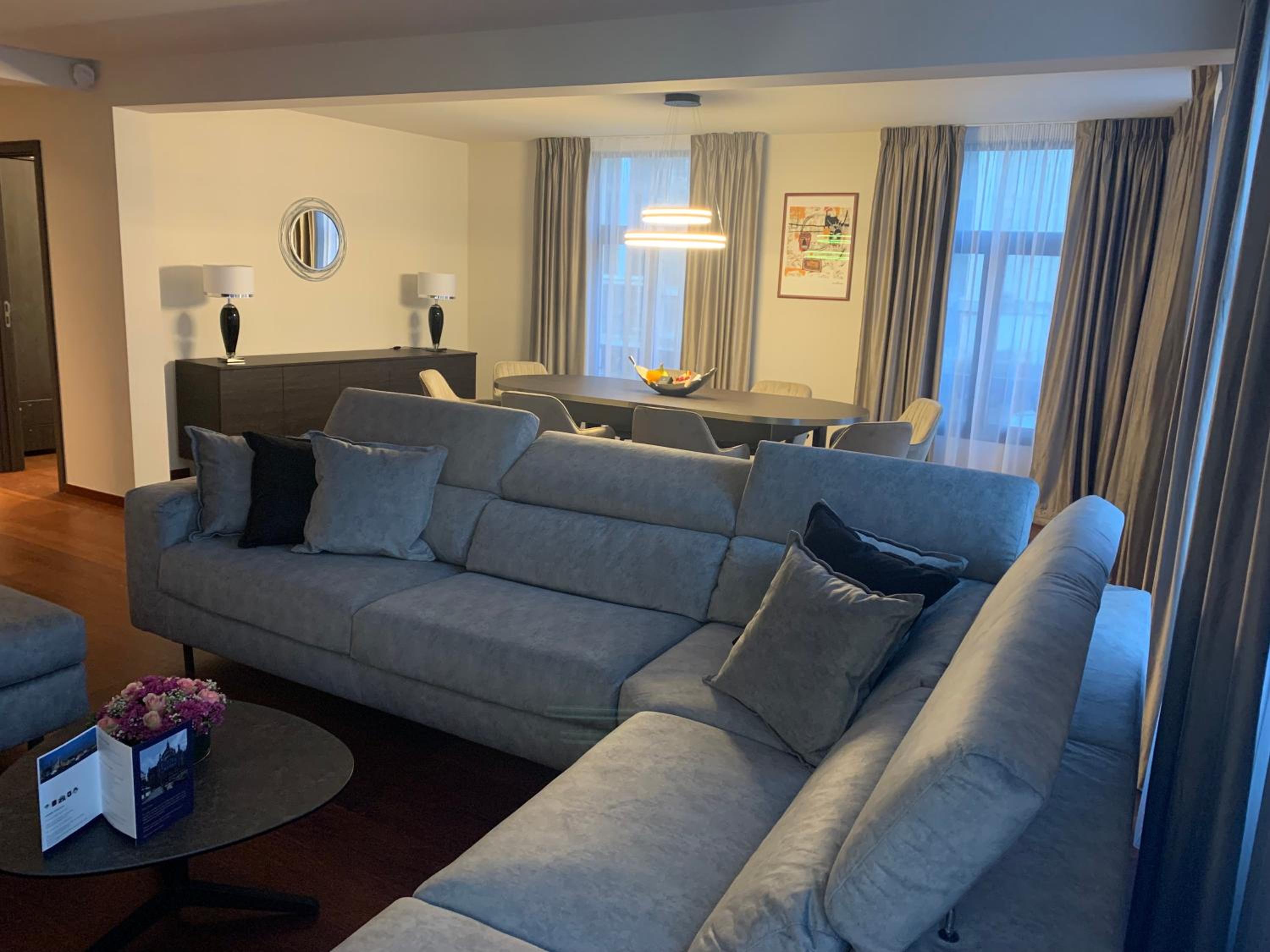 Botanique Suites AirBnB, Antwerp