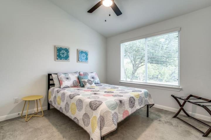 Spacious Lake Travis getaway with boat parking view 4