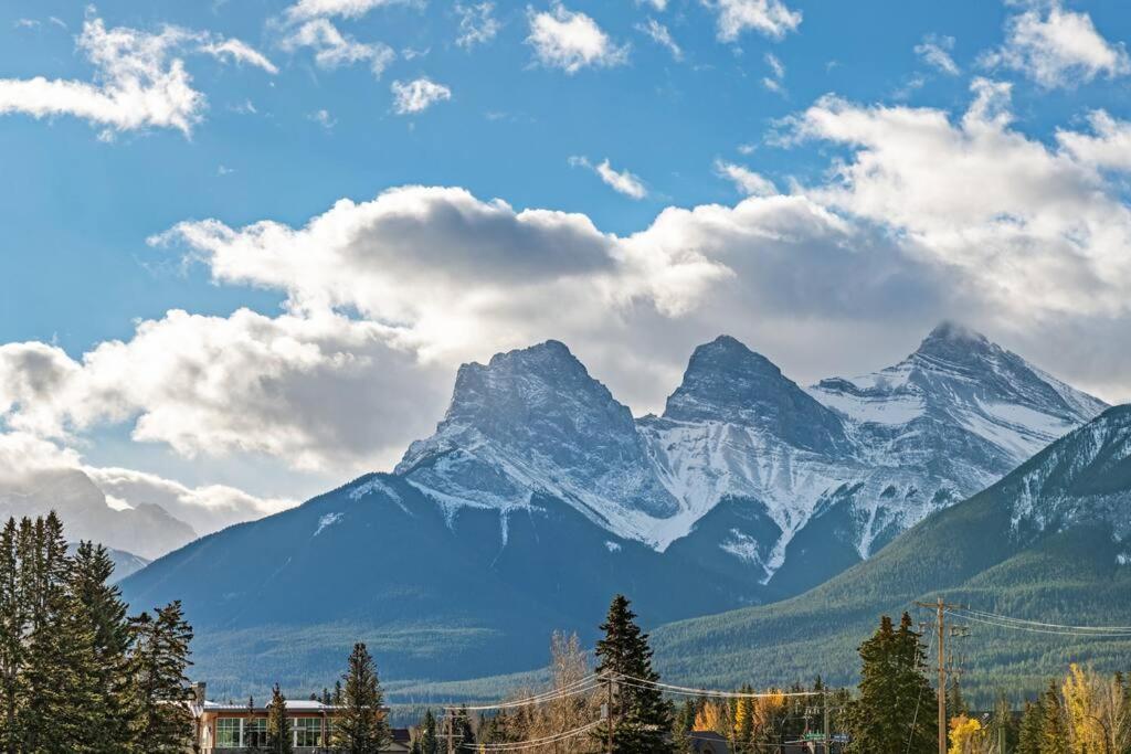 Luxury 3B Mountain Views- Pool & Hot Tub -Sleeps 10