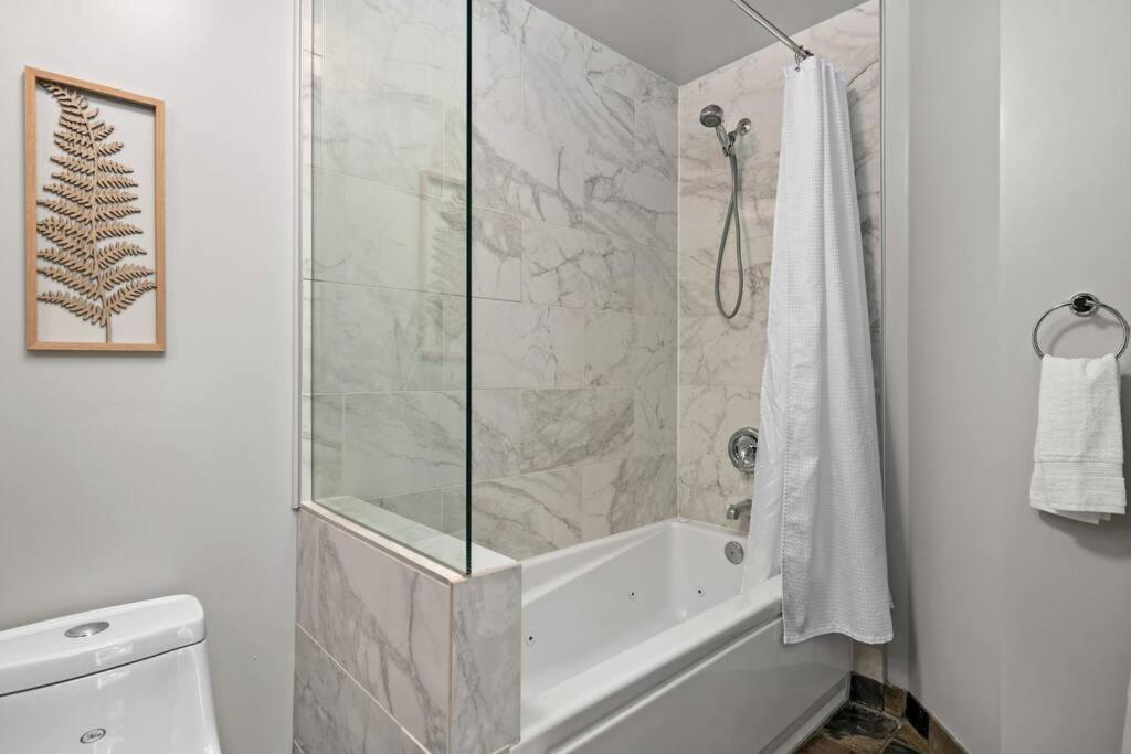 Luxury 3B Mountain Views- Pool & Hot Tub -Sleeps 10